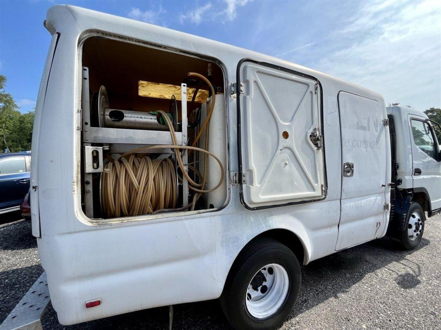 2010 White /Grey Mitsubishi Fuso (JL6BBD1S5AK) with an 4.9l Turbo Diesel 299 CID engine, Automatic transmission, located at 745 East Steele Rd., West Columbia, SC, 29170, (803) 755-9148, 33.927212, -81.148483 - Special Internet Price! 2010 Mitsubishi FUSO *********HUGE PRICE CUT TO MOVE********** - Photo#27