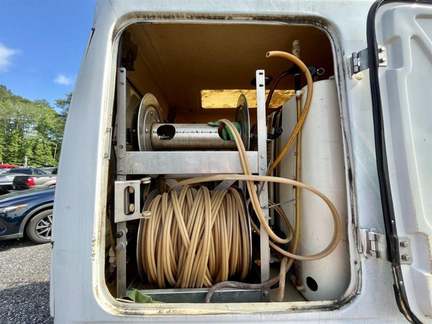 2010 White /Grey Mitsubishi Fuso (JL6BBD1S5AK) with an 4.9l Turbo Diesel 299 CID engine, Automatic transmission, located at 745 East Steele Rd., West Columbia, SC, 29170, (803) 755-9148, 33.927212, -81.148483 - Special Internet Price! 2010 Mitsubishi FUSO *********HUGE PRICE CUT TO MOVE********** - Photo#28