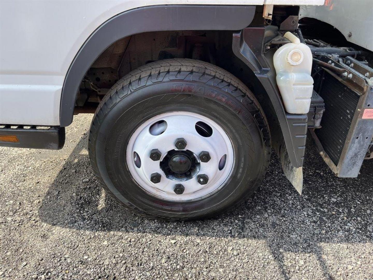 2010 White /Grey Mitsubishi Fuso (JL6BBD1S5AK) with an 4.9l Turbo Diesel 299 CID engine, Automatic transmission, located at 745 East Steele Rd., West Columbia, SC, 29170, (803) 755-9148, 33.927212, -81.148483 - Special Internet Price! 2010 Mitsubishi FUSO *********HUGE PRICE CUT TO MOVE********** - Photo#32