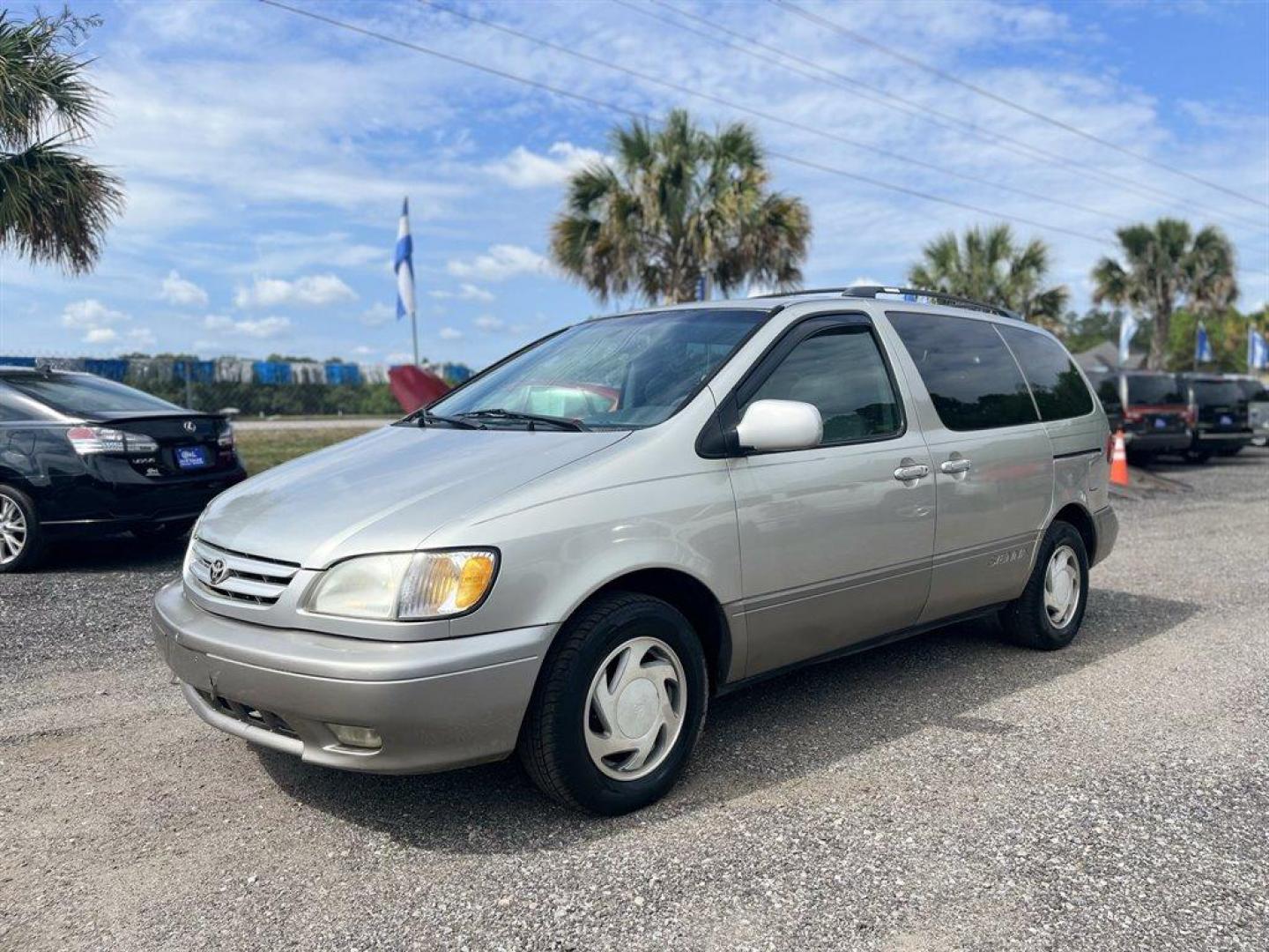 2002 Silver /Grey Toyota Sienna (4T3ZF13C82U) with an 3.0l V6 MPI Dohc 3.0l engine, Automatic transmission, located at 745 East Steele Rd., West Columbia, SC, 29170, (803) 755-9148, 33.927212, -81.148483 - Special Internet Price! BUY HERE, PAY HERE - $680 DOWN PAYMENT! 2002 Toyota Sienna With Leather Interior, 3rd Row Seating, Cruise Control, Sunroof, Dual sliding doors, Roof rack, JBL premium AM/FM stereo w/cassette/compact disc, 8 speakers, Plus More! - Photo#0