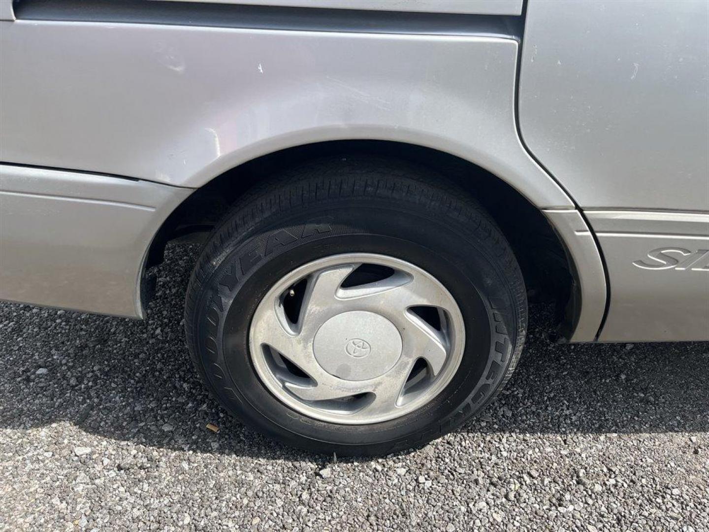 2002 Silver /Grey Toyota Sienna (4T3ZF13C82U) with an 3.0l V6 MPI Dohc 3.0l engine, Automatic transmission, located at 745 East Steele Rd., West Columbia, SC, 29170, (803) 755-9148, 33.927212, -81.148483 - Special Internet Price! BUY HERE, PAY HERE - $680 DOWN PAYMENT! 2002 Toyota Sienna With Leather Interior, 3rd Row Seating, Cruise Control, Sunroof, Dual sliding doors, Roof rack, JBL premium AM/FM stereo w/cassette/compact disc, 8 speakers, Plus More! - Photo#25