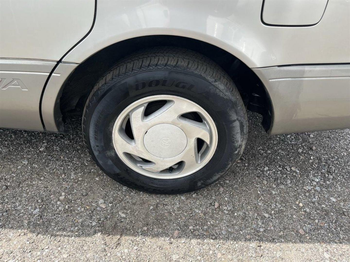 2002 Silver /Grey Toyota Sienna (4T3ZF13C82U) with an 3.0l V6 MPI Dohc 3.0l engine, Automatic transmission, located at 745 East Steele Rd., West Columbia, SC, 29170, (803) 755-9148, 33.927212, -81.148483 - Special Internet Price! BUY HERE, PAY HERE - $680 DOWN PAYMENT! 2002 Toyota Sienna With Leather Interior, 3rd Row Seating, Cruise Control, Sunroof, Dual sliding doors, Roof rack, JBL premium AM/FM stereo w/cassette/compact disc, 8 speakers, Plus More! - Photo#26