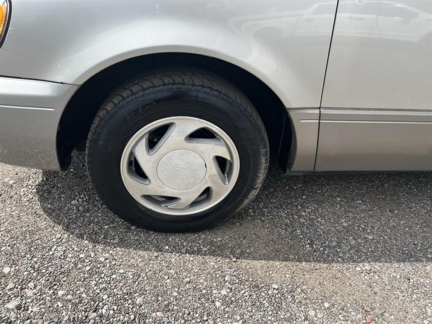 2002 Silver /Grey Toyota Sienna (4T3ZF13C82U) with an 3.0l V6 MPI Dohc 3.0l engine, Automatic transmission, located at 745 East Steele Rd., West Columbia, SC, 29170, (803) 755-9148, 33.927212, -81.148483 - Special Internet Price! BUY HERE, PAY HERE - $680 DOWN PAYMENT! 2002 Toyota Sienna With Leather Interior, 3rd Row Seating, Cruise Control, Sunroof, Dual sliding doors, Roof rack, JBL premium AM/FM stereo w/cassette/compact disc, 8 speakers, Plus More! - Photo#27