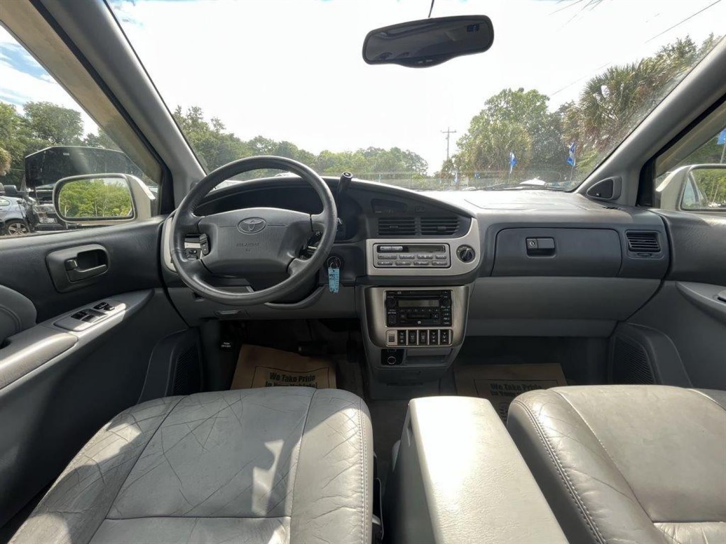 2002 Silver /Grey Toyota Sienna (4T3ZF13C82U) with an 3.0l V6 MPI Dohc 3.0l engine, Automatic transmission, located at 745 East Steele Rd., West Columbia, SC, 29170, (803) 755-9148, 33.927212, -81.148483 - Special Internet Price! BUY HERE, PAY HERE - $680 DOWN PAYMENT! 2002 Toyota Sienna With Leather Interior, 3rd Row Seating, Cruise Control, Sunroof, Dual sliding doors, Roof rack, JBL premium AM/FM stereo w/cassette/compact disc, 8 speakers, Plus More! - Photo#4