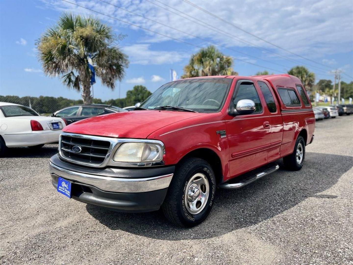 2000 Red /Grey Ford F150 (1FTRX17W0YN) with an 4.6l V8 EFI Sohc 4.6l engine, Automatic transmission, located at 745 East Steele Rd., West Columbia, SC, 29170, (803) 755-9148, 33.927212, -81.148483 - Special Internet Price! 2000 Ford F150 XLT with Electronic AM/FM stereo radio, Cruise control, Cloth interior, Powered door locks, Powered windows, Seats up to 6, Truck bed cap, Plus more! - Photo#0