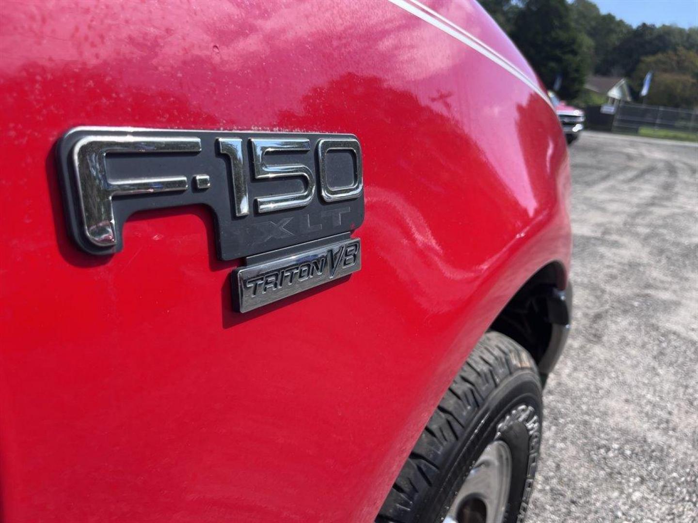 2000 Red /Grey Ford F150 (1FTRX17W0YN) with an 4.6l V8 EFI Sohc 4.6l engine, Automatic transmission, located at 745 East Steele Rd., West Columbia, SC, 29170, (803) 755-9148, 33.927212, -81.148483 - Special Internet Price! 2000 Ford F150 XLT with Electronic AM/FM stereo radio, Cruise control, Cloth interior, Powered door locks, Powered windows, Seats up to 6, Truck bed cap, Plus more! - Photo#24