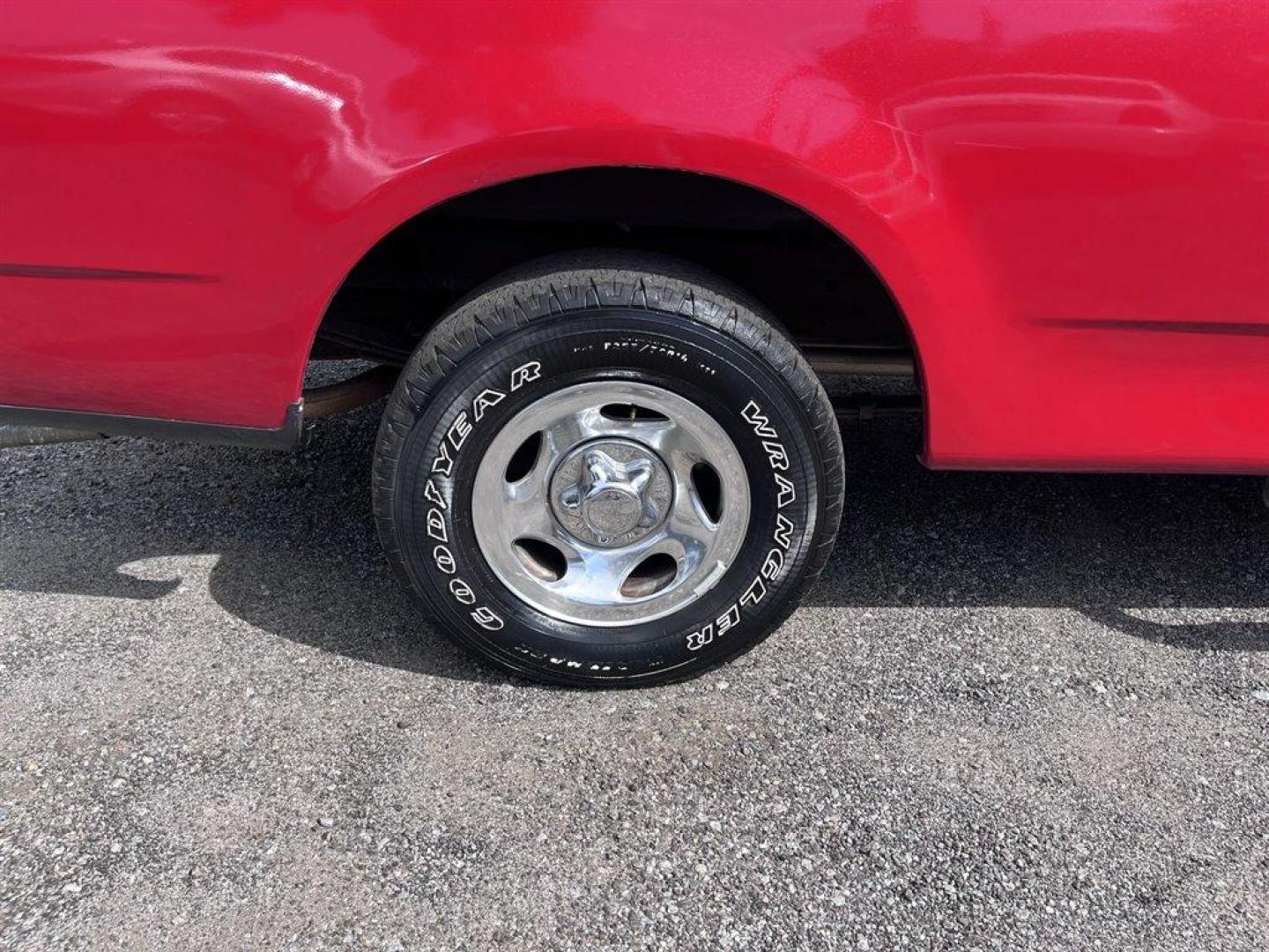 2000 Red /Grey Ford F150 (1FTRX17W0YN) with an 4.6l V8 EFI Sohc 4.6l engine, Automatic transmission, located at 745 East Steele Rd., West Columbia, SC, 29170, (803) 755-9148, 33.927212, -81.148483 - Special Internet Price! 2000 Ford F150 XLT with Electronic AM/FM stereo radio, Cruise control, Cloth interior, Powered door locks, Powered windows, Seats up to 6, Truck bed cap, Plus more! - Photo#26