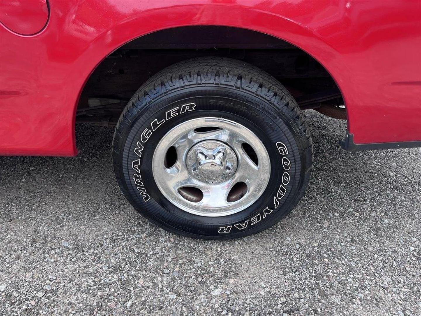 2000 Red /Grey Ford F150 (1FTRX17W0YN) with an 4.6l V8 EFI Sohc 4.6l engine, Automatic transmission, located at 745 East Steele Rd., West Columbia, SC, 29170, (803) 755-9148, 33.927212, -81.148483 - Special Internet Price! 2000 Ford F150 XLT with Electronic AM/FM stereo radio, Cruise control, Cloth interior, Powered door locks, Powered windows, Seats up to 6, Truck bed cap, Plus more! - Photo#27