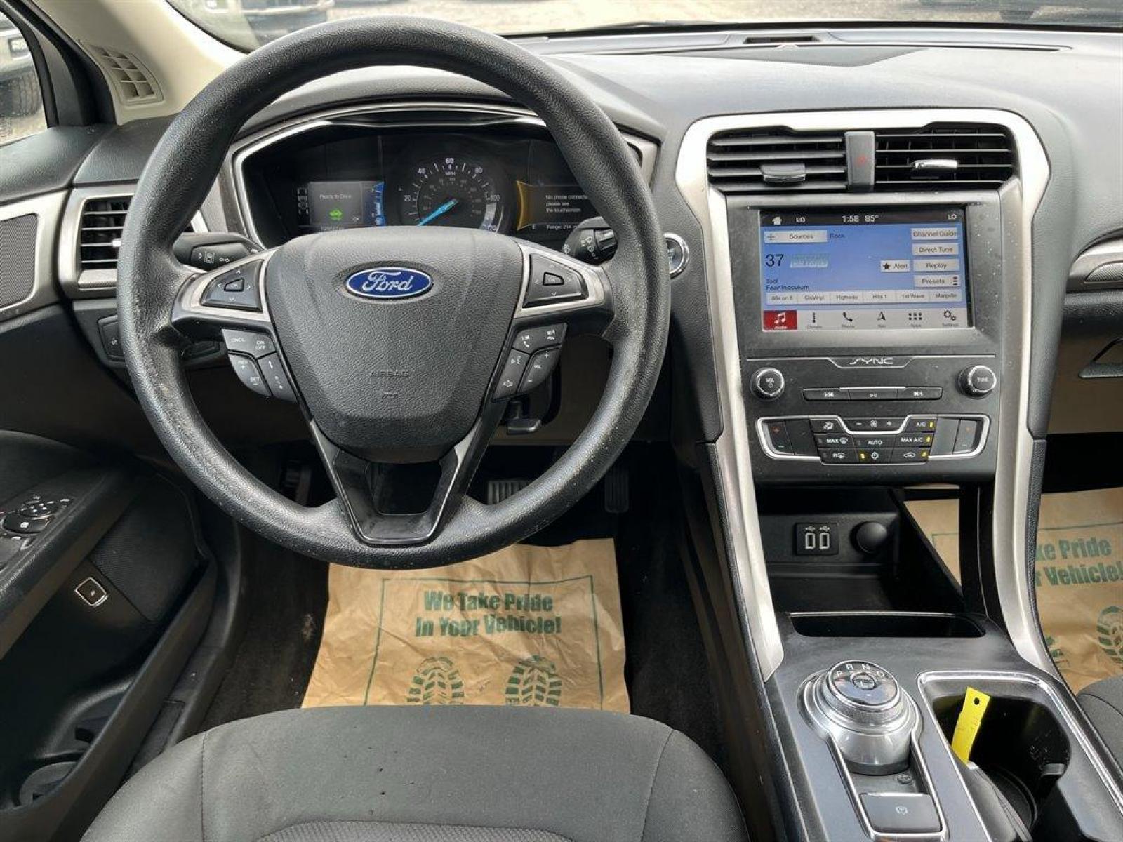 2019 White /Black Ford Fusion SE (3FA6P0LU3KR) with an 2.0l I-4 Smpi Dohc Hybrid engine, Automatic transmission, located at 745 East Steele Rd., West Columbia, SC, 29170, (803) 755-9148, 33.927212, -81.148483 - Special Internet Price! 2019 Ford Fusion SE Hybrid with Bluetooth, Backup Camera, Navigation,Radio w/Seek-Scan, Cruise Control, Cloth Front Bucket Seats, Integrated Navigation System, Remote Keyless Entry, Hybrid Electric Motor, Rear Parking Sensors, Collision Mitigation-Front, Driver Monitoring-Ale - Photo #4