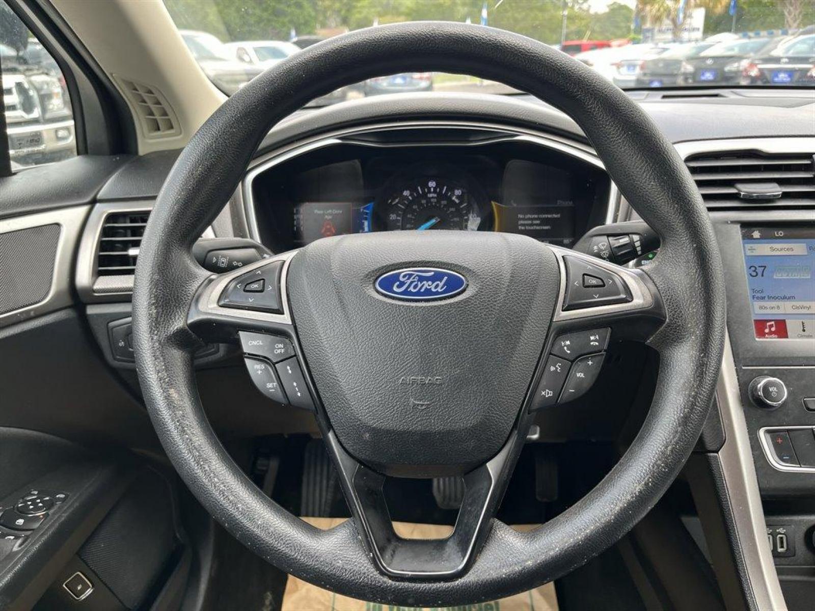 2019 White /Black Ford Fusion SE (3FA6P0LU3KR) with an 2.0l I-4 Smpi Dohc Hybrid engine, Automatic transmission, located at 745 East Steele Rd., West Columbia, SC, 29170, (803) 755-9148, 33.927212, -81.148483 - Special Internet Price! 2019 Ford Fusion SE Hybrid with Bluetooth, Backup Camera, Navigation,Radio w/Seek-Scan, Cruise Control, Cloth Front Bucket Seats, Integrated Navigation System, Remote Keyless Entry, Hybrid Electric Motor, Rear Parking Sensors, Collision Mitigation-Front, Driver Monitoring-Ale - Photo #5