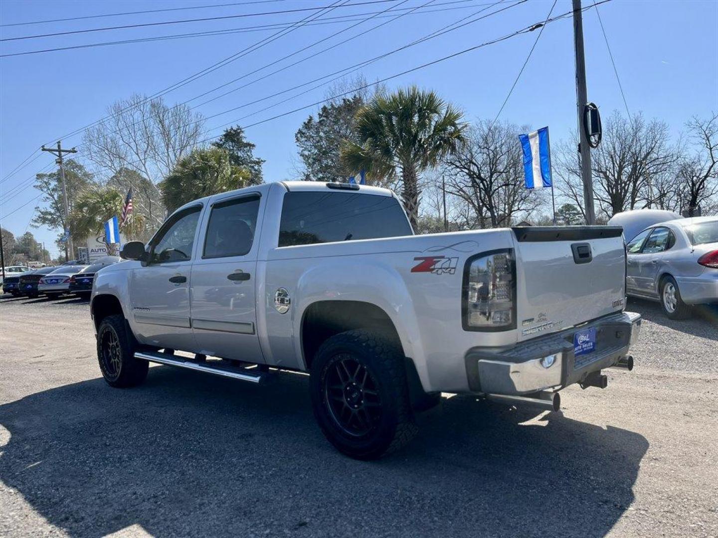 2010 Silver /Black GMC Sierra 1500 (3GTRKVE38AG) with an 5.3l V8 SFI Flex 5.3l engine, Automatic transmission, located at 745 East Steele Rd., West Columbia, SC, 29170, (803) 755-9148, 33.927212, -81.148483 - Special Internet Price! 2010 GMC Sierra 1500 with AM/FM stereo, Air conditioning, Keyless entry, Cruise control, Cloth interior, Front 40/20/40 split-bench 3-passenger, Rear 60/40 folding bench, Powered windows, Powered door locks, Plus more! - Photo#1