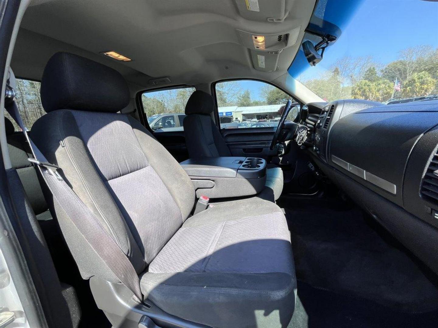 2010 Silver /Black GMC Sierra 1500 (3GTRKVE38AG) with an 5.3l V8 SFI Flex 5.3l engine, Automatic transmission, located at 745 East Steele Rd., West Columbia, SC, 29170, (803) 755-9148, 33.927212, -81.148483 - Special Internet Price! 2010 GMC Sierra 1500 with AM/FM stereo, Air conditioning, Keyless entry, Cruise control, Cloth interior, Front 40/20/40 split-bench 3-passenger, Rear 60/40 folding bench, Powered windows, Powered door locks, Plus more! - Photo#22