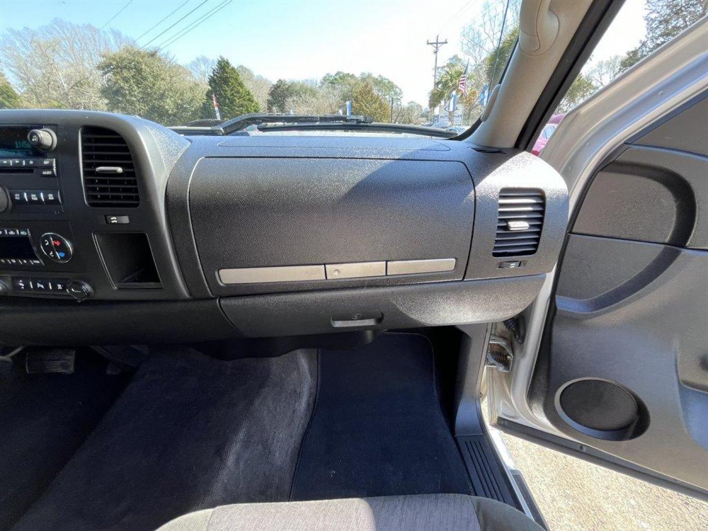 2010 Silver /Black GMC Sierra 1500 (3GTRKVE38AG) with an 5.3l V8 SFI Flex 5.3l engine, Automatic transmission, located at 745 East Steele Rd., West Columbia, SC, 29170, (803) 755-9148, 33.927212, -81.148483 - Special Internet Price! 2010 GMC Sierra 1500 with AM/FM stereo, Air conditioning, Keyless entry, Cruise control, Cloth interior, Front 40/20/40 split-bench 3-passenger, Rear 60/40 folding bench, Powered windows, Powered door locks, Plus more! - Photo#23