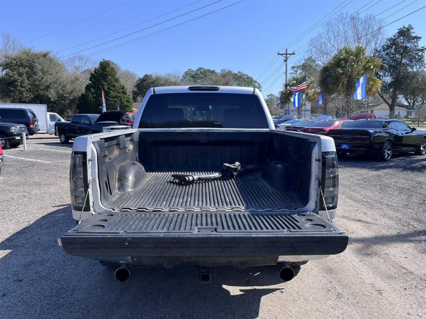 2010 Silver /Black GMC Sierra 1500 (3GTRKVE38AG) with an 5.3l V8 SFI Flex 5.3l engine, Automatic transmission, located at 745 East Steele Rd., West Columbia, SC, 29170, (803) 755-9148, 33.927212, -81.148483 - Special Internet Price! 2010 GMC Sierra 1500 with AM/FM stereo, Air conditioning, Keyless entry, Cruise control, Cloth interior, Front 40/20/40 split-bench 3-passenger, Rear 60/40 folding bench, Powered windows, Powered door locks, Plus more! - Photo#25