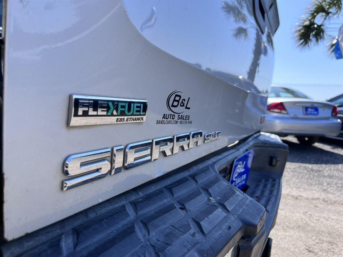 2010 Silver /Black GMC Sierra 1500 (3GTRKVE38AG) with an 5.3l V8 SFI Flex 5.3l engine, Automatic transmission, located at 745 East Steele Rd., West Columbia, SC, 29170, (803) 755-9148, 33.927212, -81.148483 - Special Internet Price! 2010 GMC Sierra 1500 with AM/FM stereo, Air conditioning, Keyless entry, Cruise control, Cloth interior, Front 40/20/40 split-bench 3-passenger, Rear 60/40 folding bench, Powered windows, Powered door locks, Plus more! - Photo#27