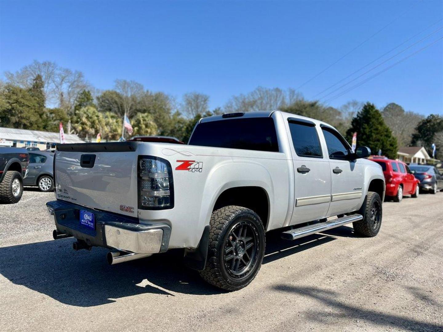 2010 Silver /Black GMC Sierra 1500 (3GTRKVE38AG) with an 5.3l V8 SFI Flex 5.3l engine, Automatic transmission, located at 745 East Steele Rd., West Columbia, SC, 29170, (803) 755-9148, 33.927212, -81.148483 - Special Internet Price! 2010 GMC Sierra 1500 with AM/FM stereo, Air conditioning, Keyless entry, Cruise control, Cloth interior, Front 40/20/40 split-bench 3-passenger, Rear 60/40 folding bench, Powered windows, Powered door locks, Plus more! - Photo#2