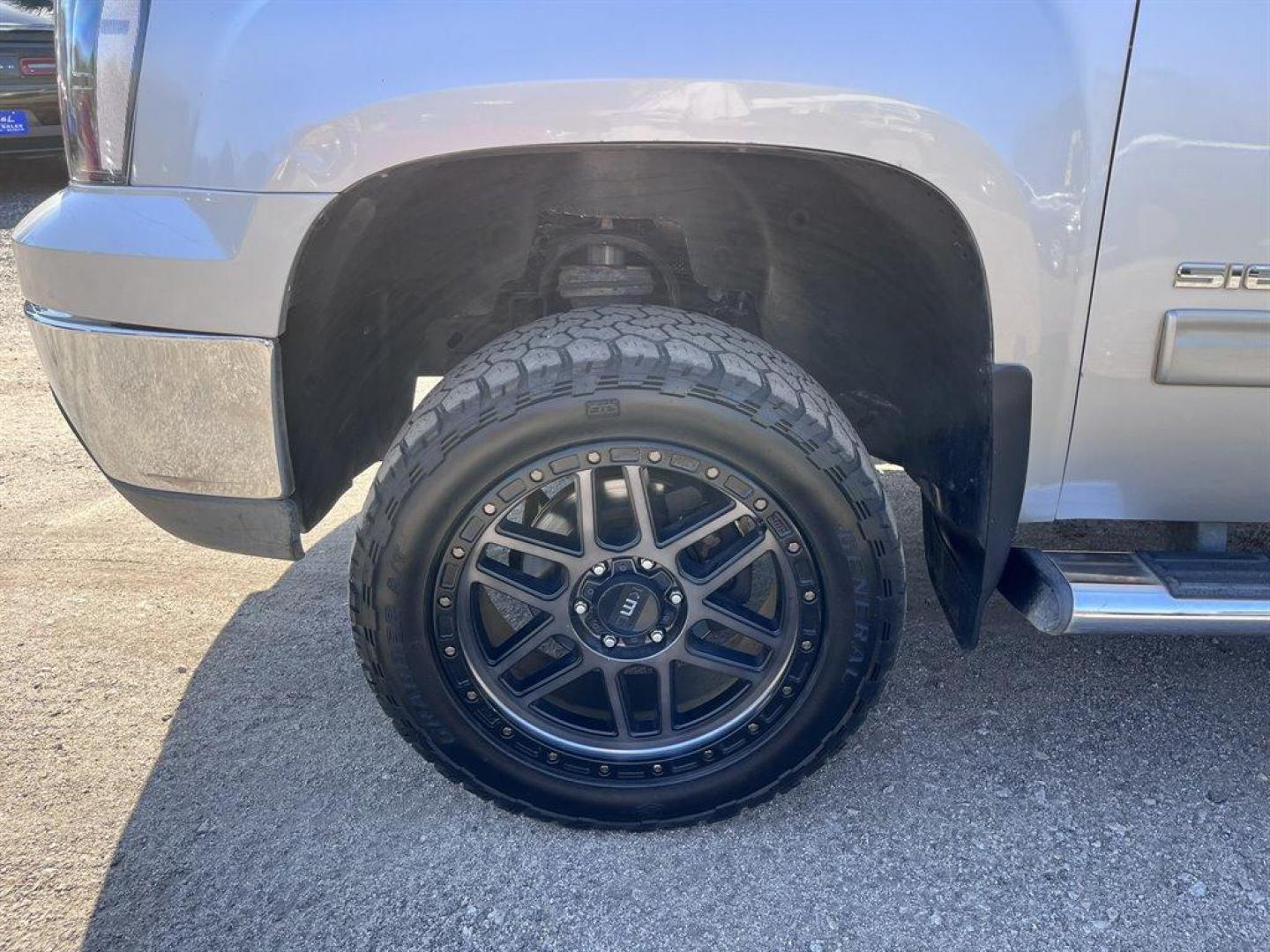 2010 Silver /Black GMC Sierra 1500 (3GTRKVE38AG) with an 5.3l V8 SFI Flex 5.3l engine, Automatic transmission, located at 745 East Steele Rd., West Columbia, SC, 29170, (803) 755-9148, 33.927212, -81.148483 - Special Internet Price! 2010 GMC Sierra 1500 with AM/FM stereo, Air conditioning, Keyless entry, Cruise control, Cloth interior, Front 40/20/40 split-bench 3-passenger, Rear 60/40 folding bench, Powered windows, Powered door locks, Plus more! - Photo#31