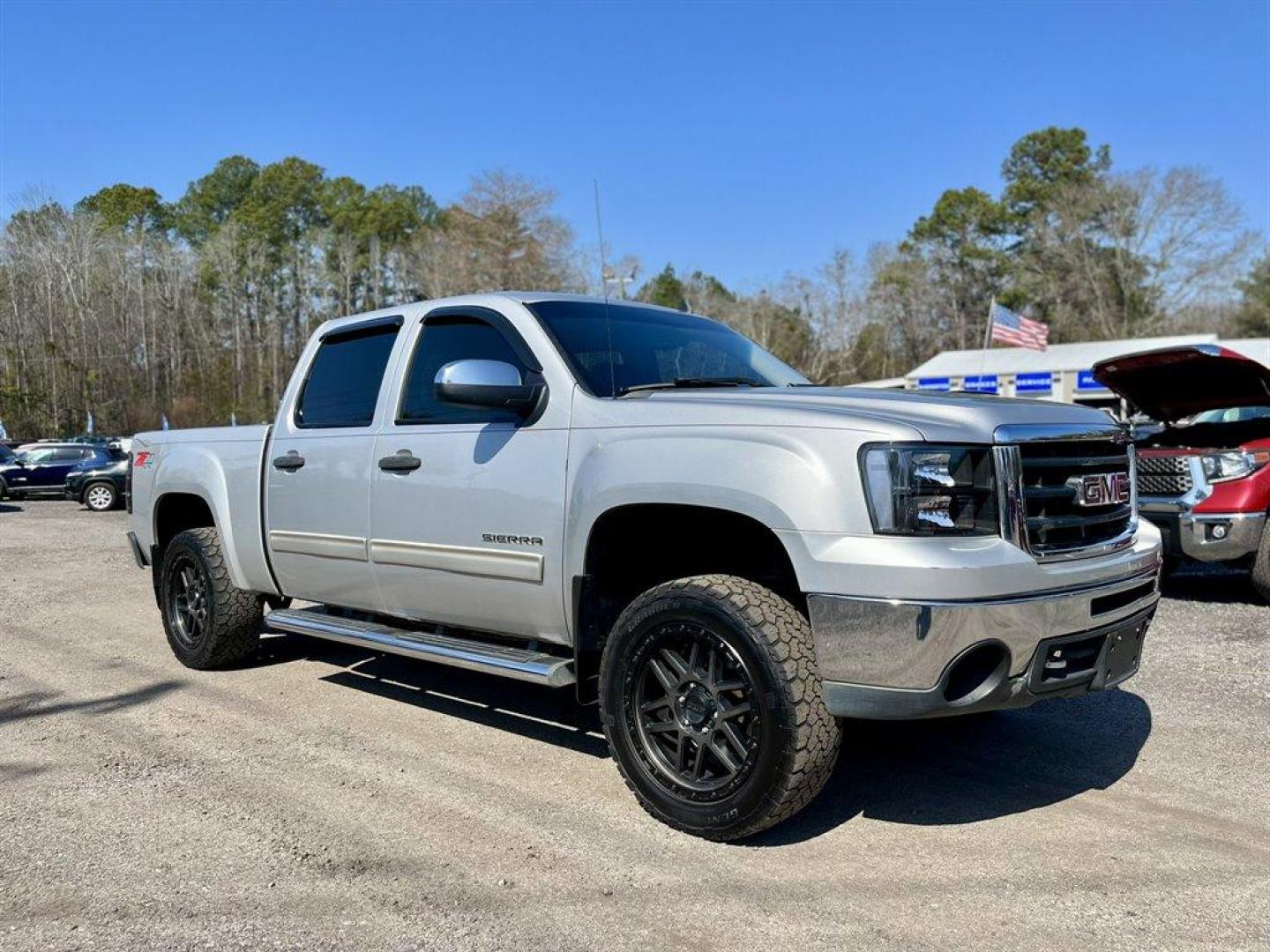 2010 Silver /Black GMC Sierra 1500 (3GTRKVE38AG) with an 5.3l V8 SFI Flex 5.3l engine, Automatic transmission, located at 745 East Steele Rd., West Columbia, SC, 29170, (803) 755-9148, 33.927212, -81.148483 - Special Internet Price! 2010 GMC Sierra 1500 with AM/FM stereo, Air conditioning, Keyless entry, Cruise control, Cloth interior, Front 40/20/40 split-bench 3-passenger, Rear 60/40 folding bench, Powered windows, Powered door locks, Plus more! - Photo#3