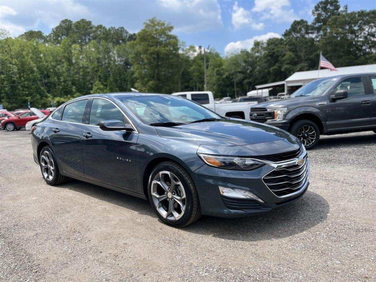 2020 Grey /Black Chevrolet Malibu LT (1G1ZD5ST8LF) with an 1.5l I-4 DI Dohc T/C 1.5l engine, Automatic transmission, located at 745 East Steele Rd., West Columbia, SC, 29170, (803) 755-9148, 33.927212, -81.148483 - Special Internet Price! 2020 Chevrolet Malibu LT with SiriusXM Radio, 8 diagonal LCD touch screen, Push to start, Bluetooth, Backup camera, Navigation, Cruise control, rear 60/40 split-folding, Remote vehicle starter system, Plus More! - Photo#3