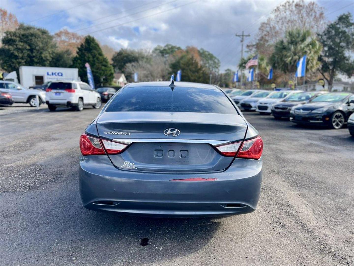 2011 Grey /Grey Hyundai Sonata GLS Auto (5NPEB4ACXBH) with an 2.4l I-4 DI Dohc 2.4l engine, Automatic transmission, located at 745 East Steele Rd., West Columbia, SC, 29170, (803) 755-9148, 33.927212, -81.148483 - Special Internet Price! 2011 Hyundai Sonata with AM/FM radio, Cruise control, Keyless entry, Cloth interior, Powered windows, Powered door locks, Plus more! - Photo#3