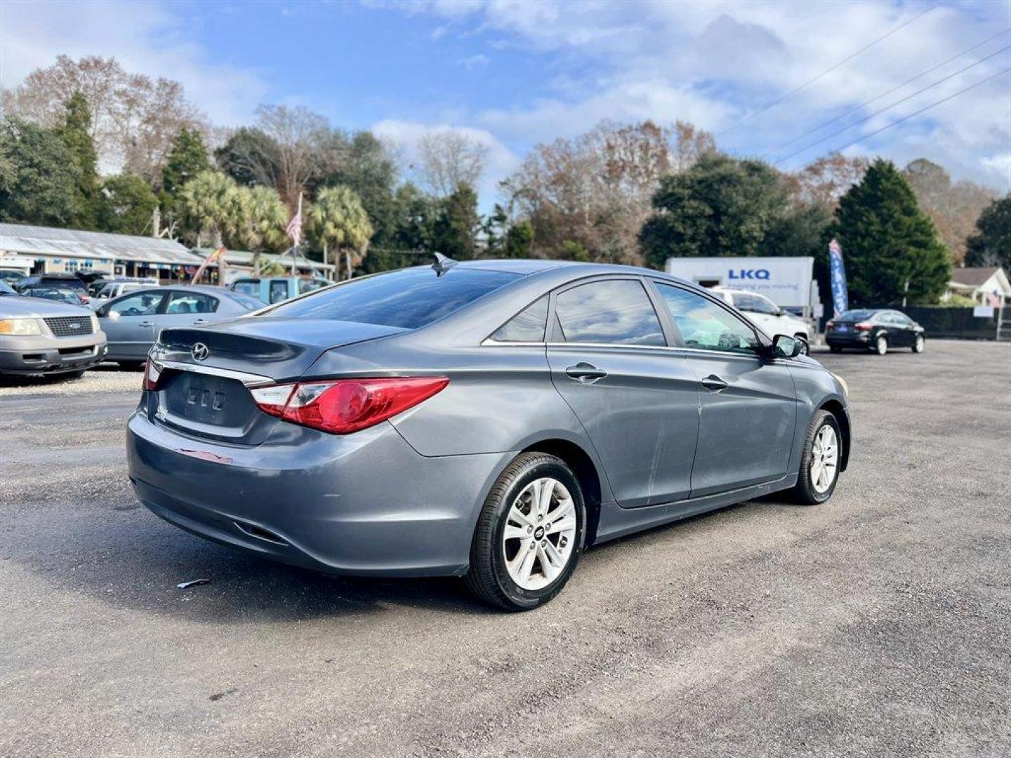 2011 Grey /Grey Hyundai Sonata GLS Auto (5NPEB4ACXBH) with an 2.4l I-4 DI Dohc 2.4l engine, Automatic transmission, located at 745 East Steele Rd., West Columbia, SC, 29170, (803) 755-9148, 33.927212, -81.148483 - Special Internet Price! 2011 Hyundai Sonata with AM/FM radio, Cruise control, Keyless entry, Cloth interior, Powered windows, Powered door locks, Plus more! - Photo#4