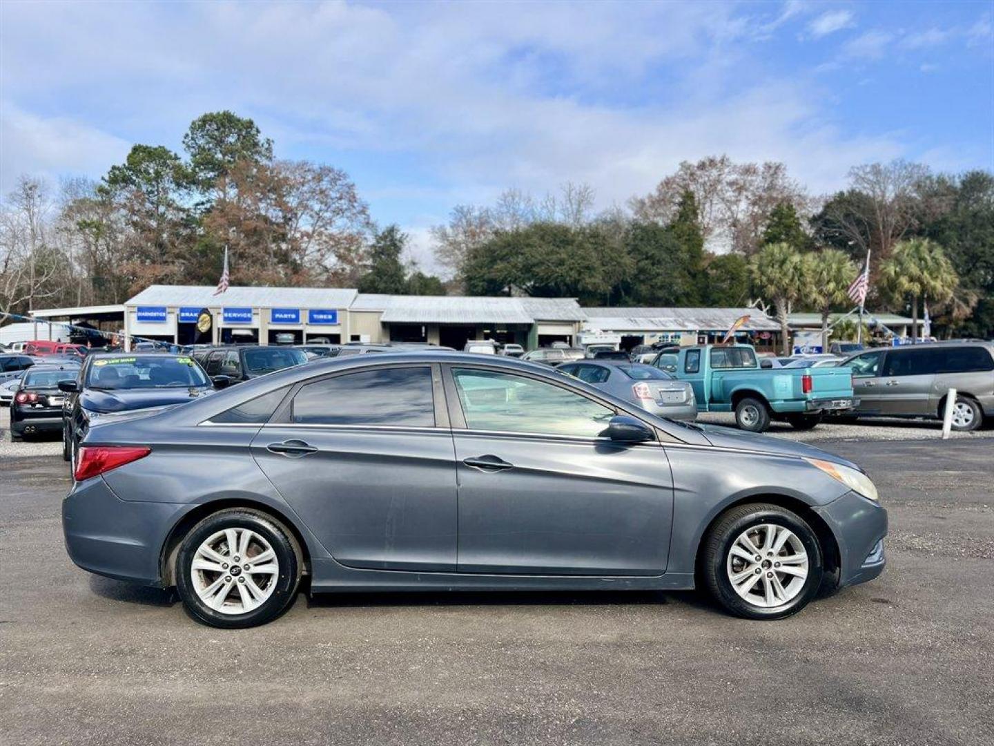 2011 Grey /Grey Hyundai Sonata GLS Auto (5NPEB4ACXBH) with an 2.4l I-4 DI Dohc 2.4l engine, Automatic transmission, located at 745 East Steele Rd., West Columbia, SC, 29170, (803) 755-9148, 33.927212, -81.148483 - Special Internet Price! 2011 Hyundai Sonata with AM/FM radio, Cruise control, Keyless entry, Cloth interior, Powered windows, Powered door locks, Plus more! - Photo#5