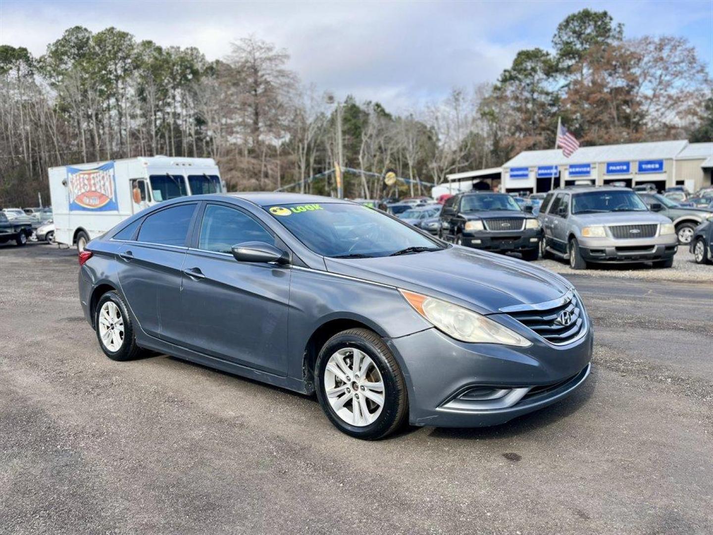 2011 Grey /Grey Hyundai Sonata GLS Auto (5NPEB4ACXBH) with an 2.4l I-4 DI Dohc 2.4l engine, Automatic transmission, located at 745 East Steele Rd., West Columbia, SC, 29170, (803) 755-9148, 33.927212, -81.148483 - Special Internet Price! 2011 Hyundai Sonata with AM/FM radio, Cruise control, Keyless entry, Cloth interior, Powered windows, Powered door locks, Plus more! - Photo#6