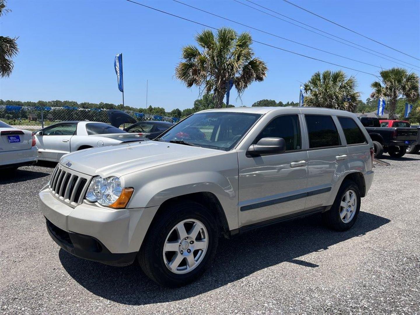 2008 Silver /Grey Jeep Grand Cherokee Laredo 4WD (1J8GR48K68C) with an 3.7l V6 MPI 3.7l engine, Automatic transmission, located at 745 East Steele Rd., West Columbia, SC, 29170, (803) 755-9148, 33.927212, -81.148483 - Special Internet Price**CASH CAR** AS IS**AS IS**AS IS** - 2008 JEEP GRAND CHEROKEE - POWER SEATS, BLUETOOTH, **TRANSFER CASE JUST REPLACED, TRANSMISSION HAS LATE SHIFT BETWEEN 3 and 4. ALL OTHER SHIFTING OKAY. WOULD BE IDEL FOR AROUND TOWN DRIVING.......... - Photo#0