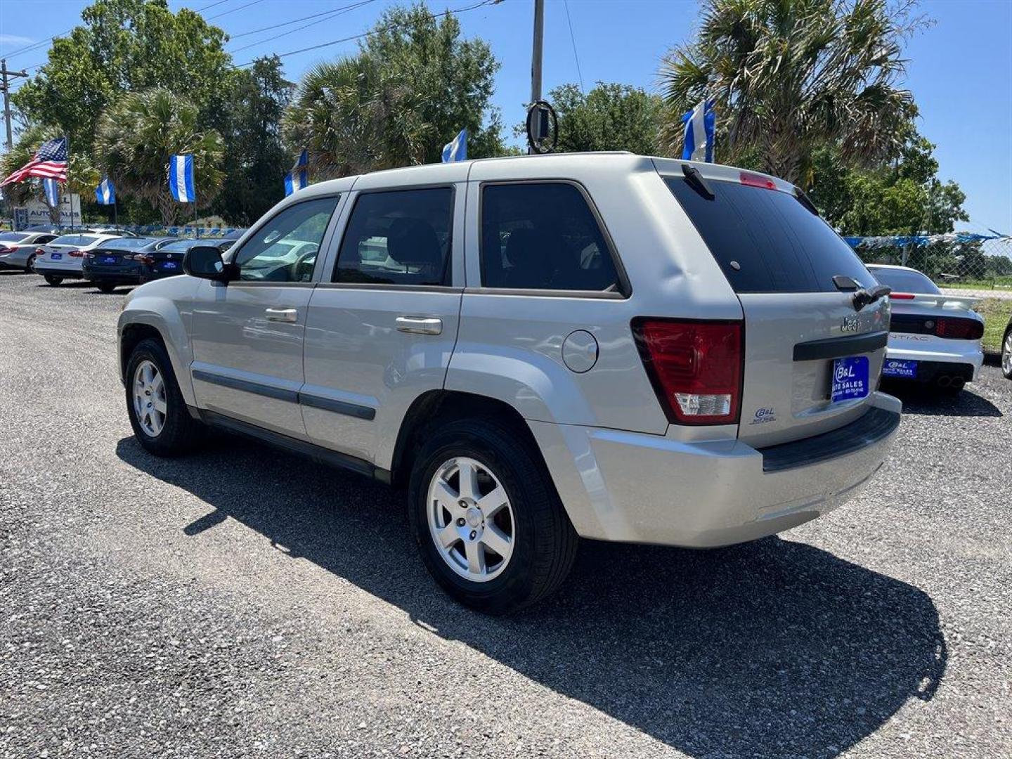 2008 Silver /Grey Jeep Grand Cherokee Laredo 4WD (1J8GR48K68C) with an 3.7l V6 MPI 3.7l engine, Automatic transmission, located at 745 East Steele Rd., West Columbia, SC, 29170, (803) 755-9148, 33.927212, -81.148483 - Special Internet Price**CASH CAR** AS IS**AS IS**AS IS** - 2008 JEEP GRAND CHEROKEE - POWER SEATS, BLUETOOTH, **TRANSFER CASE JUST REPLACED, TRANSMISSION HAS LATE SHIFT BETWEEN 3 and 4. ALL OTHER SHIFTING OKAY. WOULD BE IDEL FOR AROUND TOWN DRIVING.......... - Photo#1