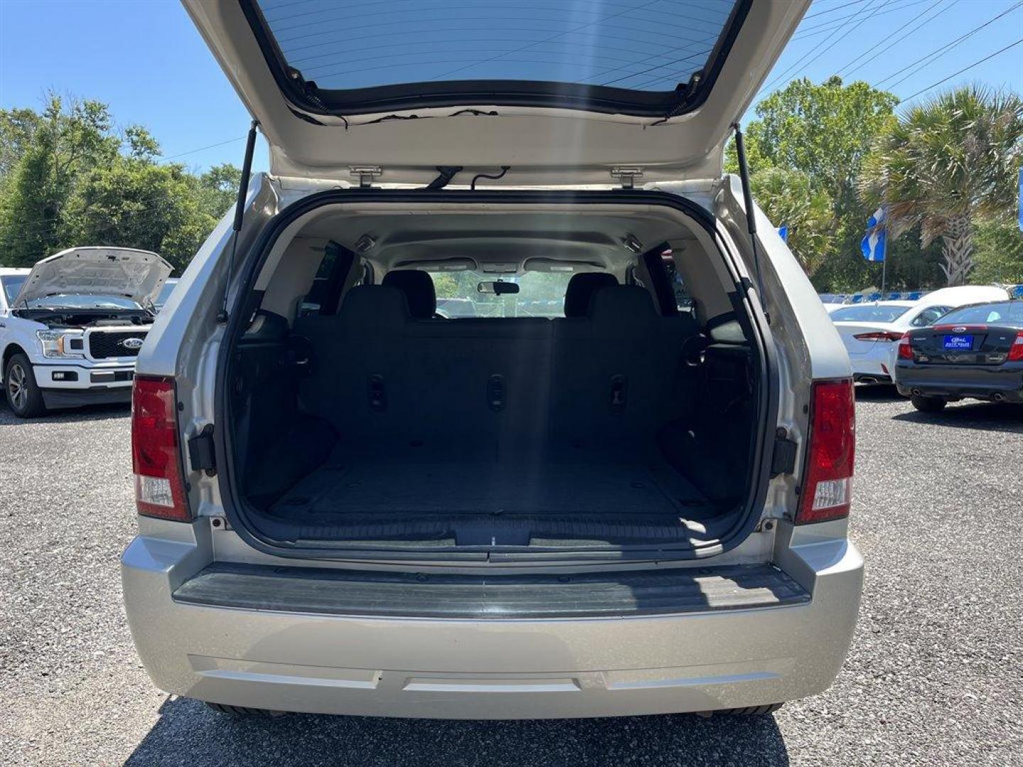 2008 Silver /Grey Jeep Grand Cherokee Laredo 4WD (1J8GR48K68C) with an 3.7l V6 MPI 3.7l engine, Automatic transmission, located at 745 East Steele Rd., West Columbia, SC, 29170, (803) 755-9148, 33.927212, -81.148483 - Special Internet Price**CASH CAR** AS IS**AS IS**AS IS** - 2008 JEEP GRAND CHEROKEE - POWER SEATS, BLUETOOTH, **TRANSFER CASE JUST REPLACED, TRANSMISSION HAS LATE SHIFT BETWEEN 3 and 4. ALL OTHER SHIFTING OKAY. WOULD BE IDEL FOR AROUND TOWN DRIVING.......... - Photo#26