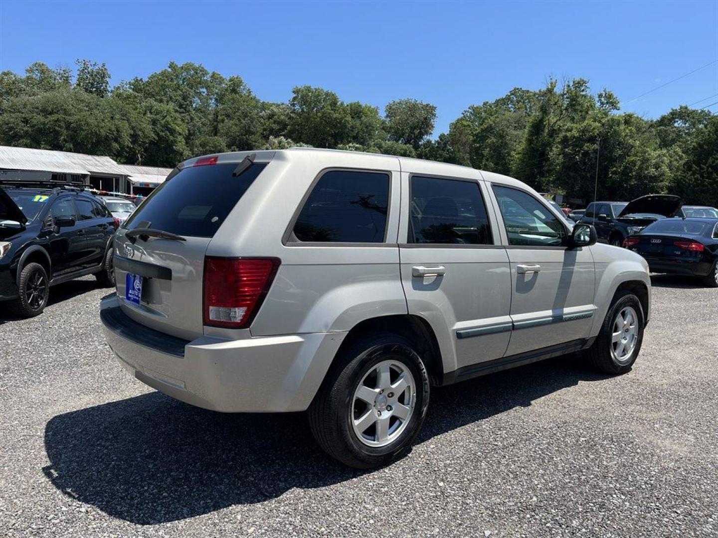 2008 Silver /Grey Jeep Grand Cherokee Laredo 4WD (1J8GR48K68C) with an 3.7l V6 MPI 3.7l engine, Automatic transmission, located at 745 East Steele Rd., West Columbia, SC, 29170, (803) 755-9148, 33.927212, -81.148483 - Special Internet Price**CASH CAR** AS IS**AS IS**AS IS** - 2008 JEEP GRAND CHEROKEE - POWER SEATS, BLUETOOTH, **TRANSFER CASE JUST REPLACED, TRANSMISSION HAS LATE SHIFT BETWEEN 3 and 4. ALL OTHER SHIFTING OKAY. WOULD BE IDEL FOR AROUND TOWN DRIVING.......... - Photo#2