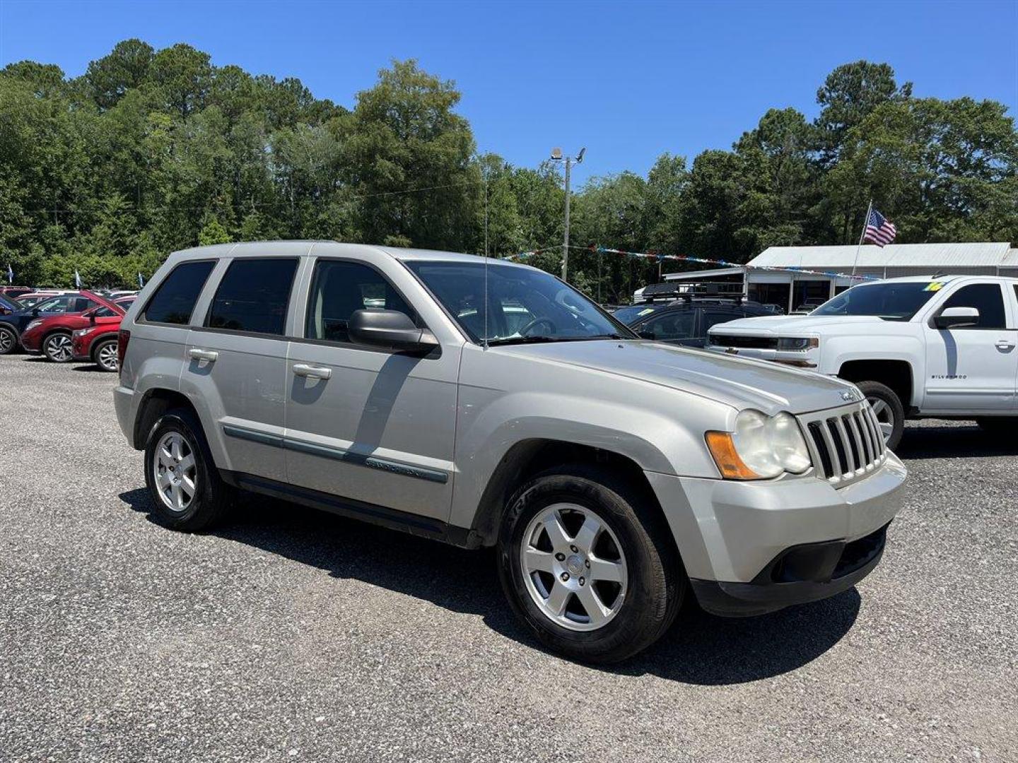 2008 Silver /Grey Jeep Grand Cherokee Laredo 4WD (1J8GR48K68C) with an 3.7l V6 MPI 3.7l engine, Automatic transmission, located at 745 East Steele Rd., West Columbia, SC, 29170, (803) 755-9148, 33.927212, -81.148483 - Special Internet Price**CASH CAR** AS IS**AS IS**AS IS** - 2008 JEEP GRAND CHEROKEE - POWER SEATS, BLUETOOTH, **TRANSFER CASE JUST REPLACED, TRANSMISSION HAS LATE SHIFT BETWEEN 3 and 4. ALL OTHER SHIFTING OKAY. WOULD BE IDEL FOR AROUND TOWN DRIVING.......... - Photo#3