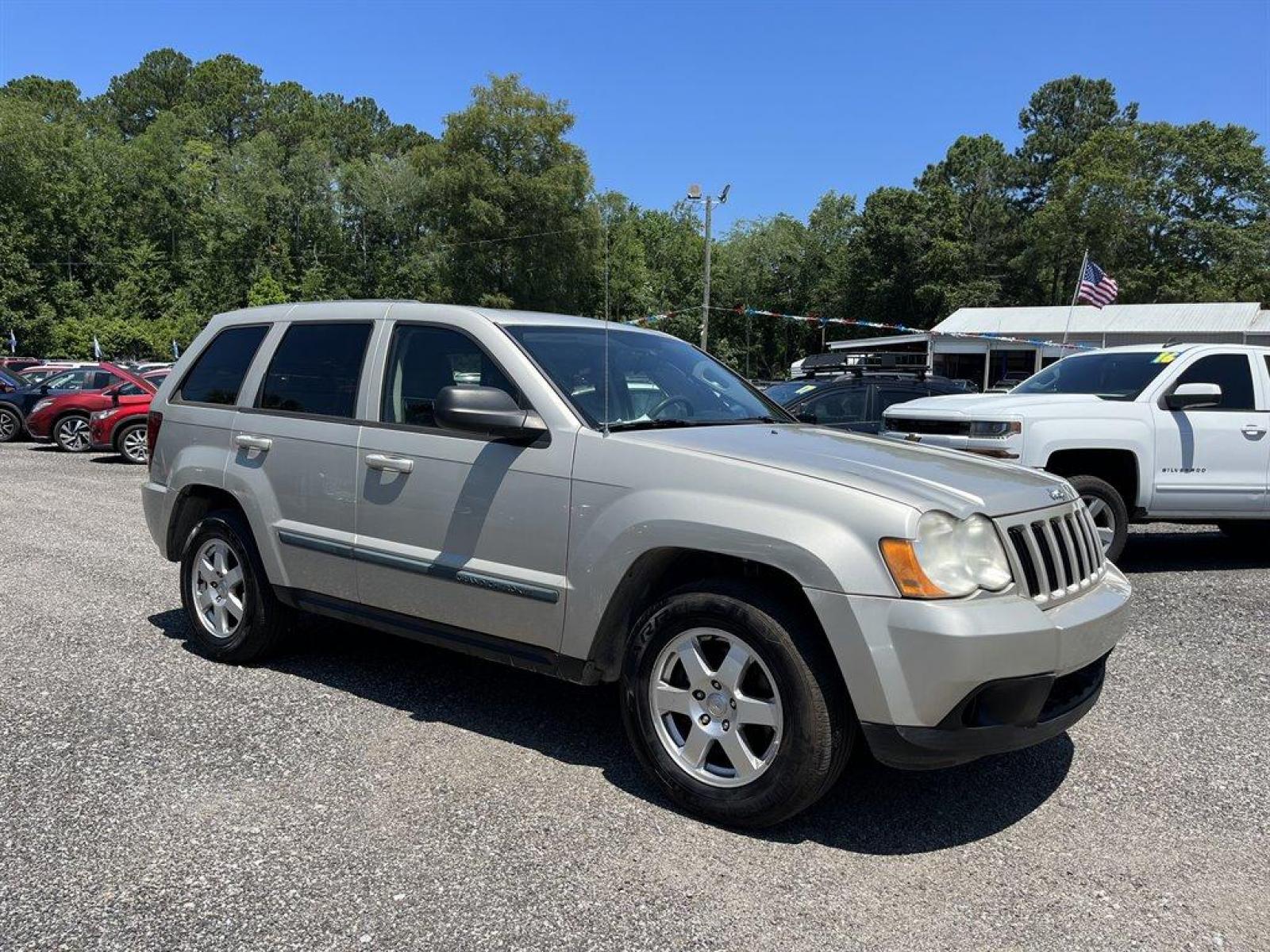 2008 Silver /Grey Jeep Grand Cherokee Laredo 4WD (1J8GR48K68C) with an 3.7l V6 MPI 3.7l engine, Automatic transmission, located at 745 East Steele Rd., West Columbia, SC, 29170, (803) 755-9148, 33.927212, -81.148483 - Special Internet Price**CASH CAR** AS IS**AS IS**AS IS** - 2008 JEEP GRAND CHEROKEE - POWER SEATS, BLUETOOTH, **TRANSFER CASE JUST REPLACED, TRANSMISSION HAS LATE SHIFT BETWEEN 3 and 4. ALL OTHER SHIFTING OKAY. WOULD BE IDEL FOR AROUND TOWN DRIVING.......... - Photo #3