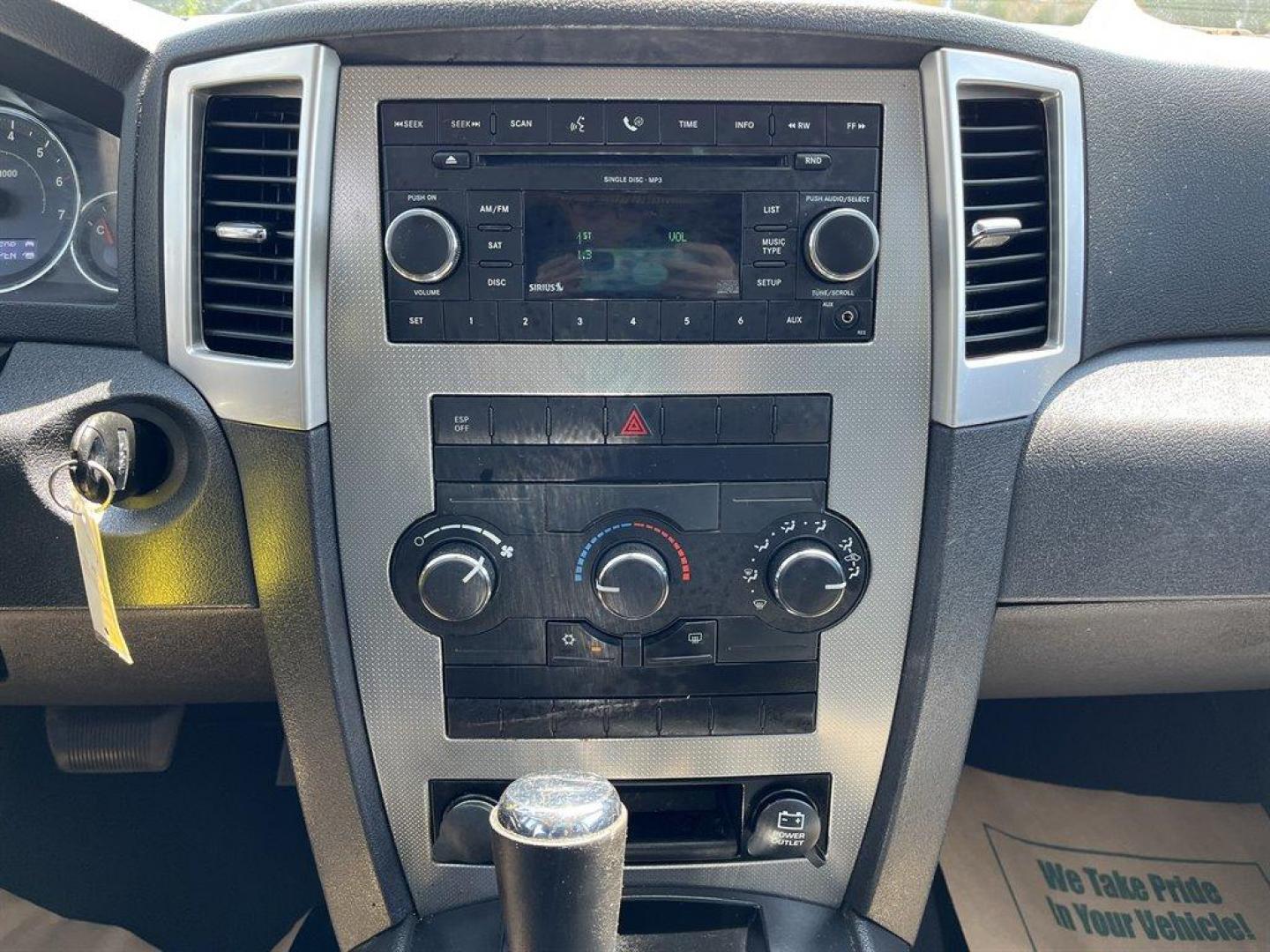 2008 Silver /Grey Jeep Grand Cherokee Laredo 4WD (1J8GR48K68C) with an 3.7l V6 MPI 3.7l engine, Automatic transmission, located at 745 East Steele Rd., West Columbia, SC, 29170, (803) 755-9148, 33.927212, -81.148483 - Special Internet Price**CASH CAR** AS IS**AS IS**AS IS** - 2008 JEEP GRAND CHEROKEE - POWER SEATS, BLUETOOTH, **TRANSFER CASE JUST REPLACED, TRANSMISSION HAS LATE SHIFT BETWEEN 3 and 4. ALL OTHER SHIFTING OKAY. WOULD BE IDEL FOR AROUND TOWN DRIVING.......... - Photo#7