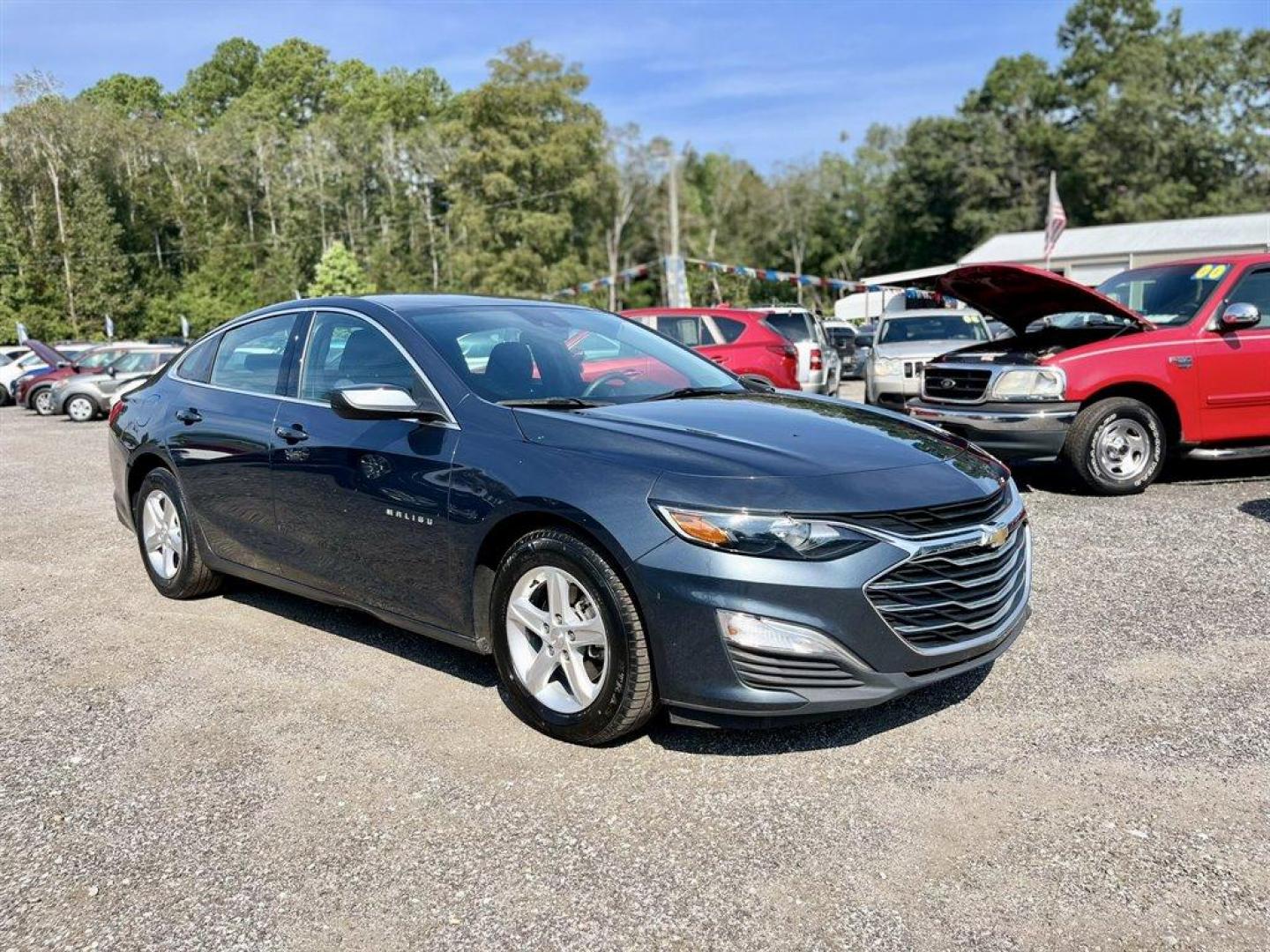 2020 Blue /Black Chevrolet Malibu (1G1ZC5ST9LF) with an 1.5l I-4 DI Dohc T/C 1.5l engine, Automatic transmission, located at 745 East Steele Rd., West Columbia, SC, 29170, (803) 755-9148, 33.927212, -81.148483 - 2020 Chevrolet Malibu LS with Bluetooth, 8 diagonal LCD touch screen, Apple CarPlay and Android Auto capable, Backup camera, Navigation, Air conditioning, Keyless Open, Steering wheel controls, mounted controls for audio, phone and cruise, Cruise control, Powered driver seat, Cloth interior, Plus mo - Photo#3