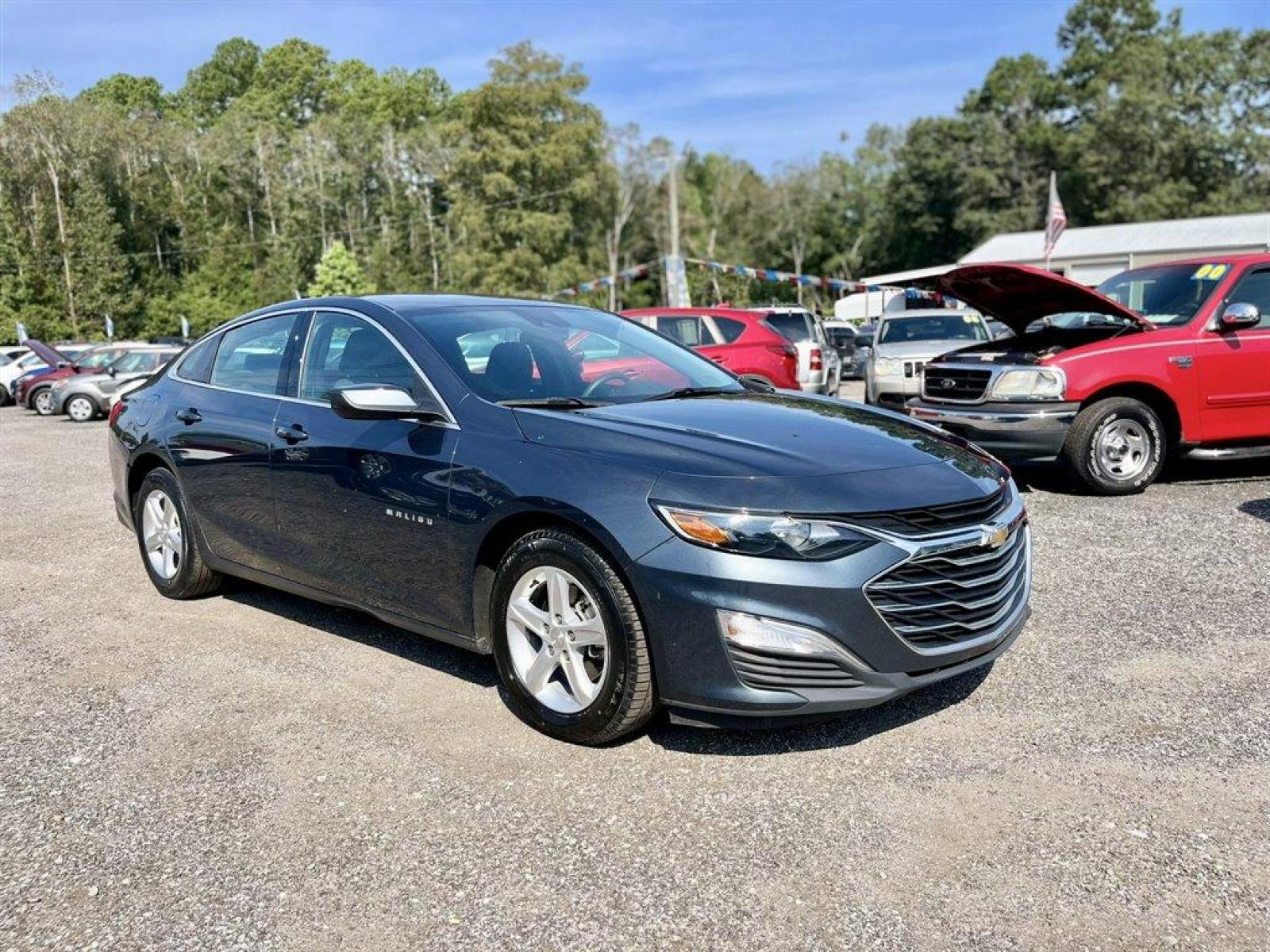 2020 Blue /Black Chevrolet Malibu (1G1ZC5ST9LF) with an 1.5l I-4 DI Dohc T/C 1.5l engine, Automatic transmission, located at 745 East Steele Rd., West Columbia, SC, 29170, (803) 755-9148, 33.927212, -81.148483 - 2020 Chevrolet Malibu LS with Bluetooth, 8 diagonal LCD touch screen, Apple CarPlay and Android Auto capable, Backup camera, Navigation, Air conditioning, Keyless Open, Steering wheel controls, mounted controls for audio, phone and cruise, Cruise control, Powered driver seat, Cloth interior, Plus mo - Photo #3