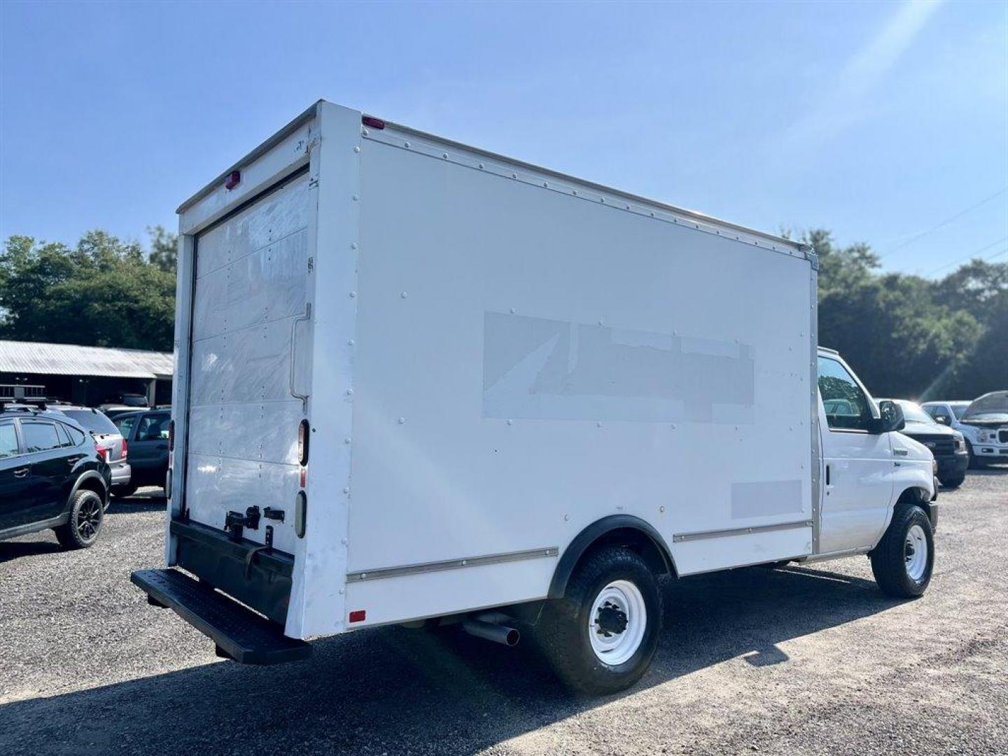 2015 White /Grey Ford Commercial Vans (1FDWE3FL3FD) with an 5.4l V8 SFI Sohc Flex 5.4 engine, Automatic transmission, located at 745 East Steele Rd., West Columbia, SC, 29170, (803) 755-9148, 33.927212, -81.148483 - Special Internet Price! 2015 FORD COMMERCIAL VAN E350 - Photo#2