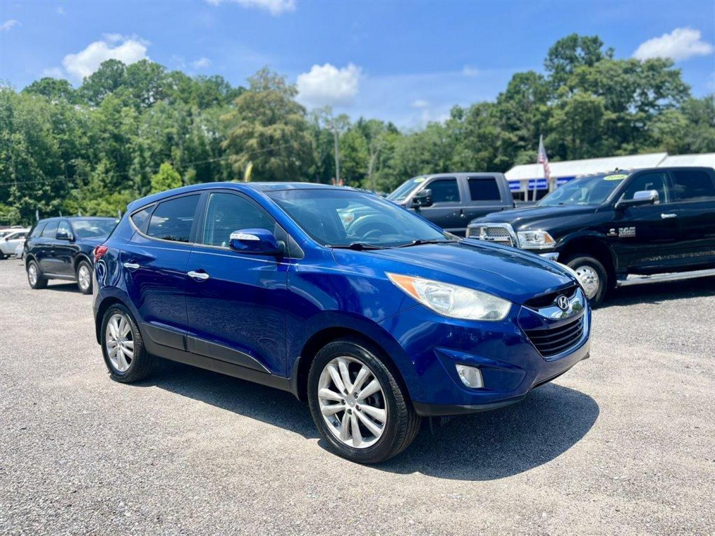 2013 Blue /Grey Hyundai Tucson (KM8JU3AC2DU) with an 2.4l I-4 MPI Dohc 2.4l engine, Automatic transmission, located at 745 East Steele Rd., West Columbia, SC, 29170, (803) 755-9148, 33.927212, -81.148483 - Special Internet Price! 2013 Hyundai Tucson Limited with AM/FM radio, Backup camera, Cruise control, Dual moonroof, Leather interior, Automatic air conditioning, Powered windows, Powered door locks, Plus more! - Photo#3