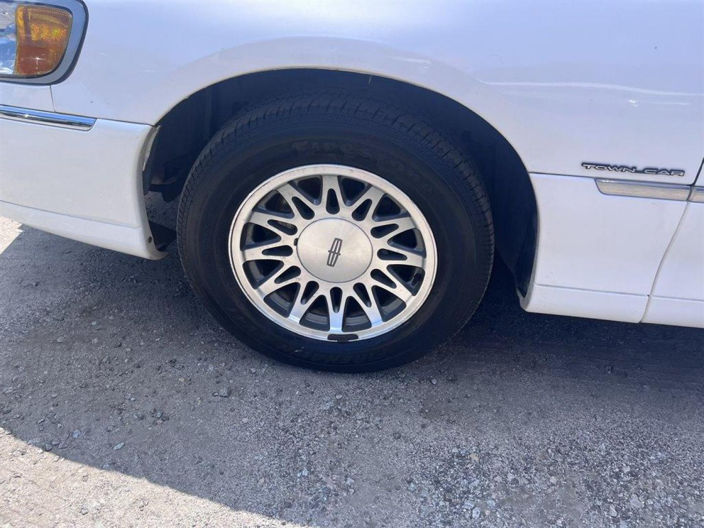 2000 White /Tan Lincoln Town CAR (1LNHM82W4YY) with an 4.6l V8 EFI Sohc 4.6l engine, Automatic transmission, located at 745 East Steele Rd., West Columbia, SC, 29170, (803) 755-9148, 33.927212, -81.148483 - Special Internet Price! 2000 Lincoln Town Car with AM/FM radio, Cruise control, Leather interior, Sunroof, Powered front seats, Powered windows, Powered door locks, Plus more! - Photo#26