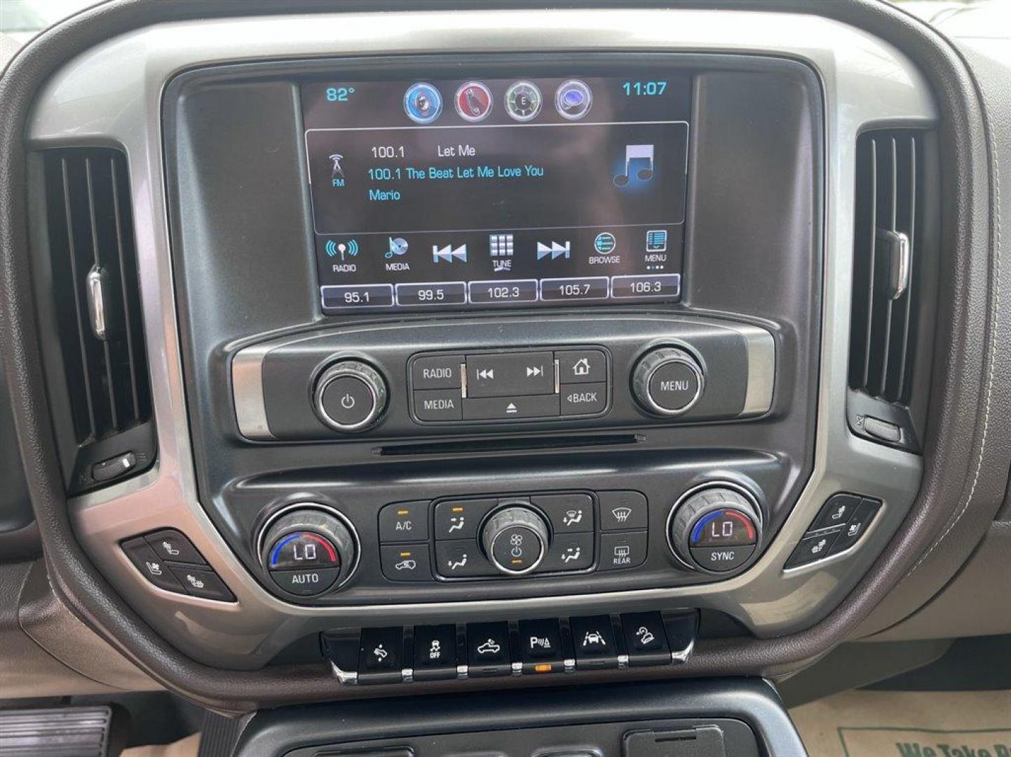 2017 White /Tan Chevrolet Silverado 1500 (3GCUKSEC8HG) with an 5.3l V8 DI VVT Flex 5.3l engine, Automatic transmission, located at 745 East Steele Rd., West Columbia, SC, 29170, (803) 755-9148, 33.927212, -81.148483 - Special Internet Price! 2017 Chevrolet Silverado 1500 LTZ with Bluetooth, SiriusXM Satellite Radio, Backup camera, Navigation, Leather Interior, Heated front seats, Air conditioning, Cruise control, Remote Keyless Entry, Powered windows, Powered door locks, Plus more! - Photo#10