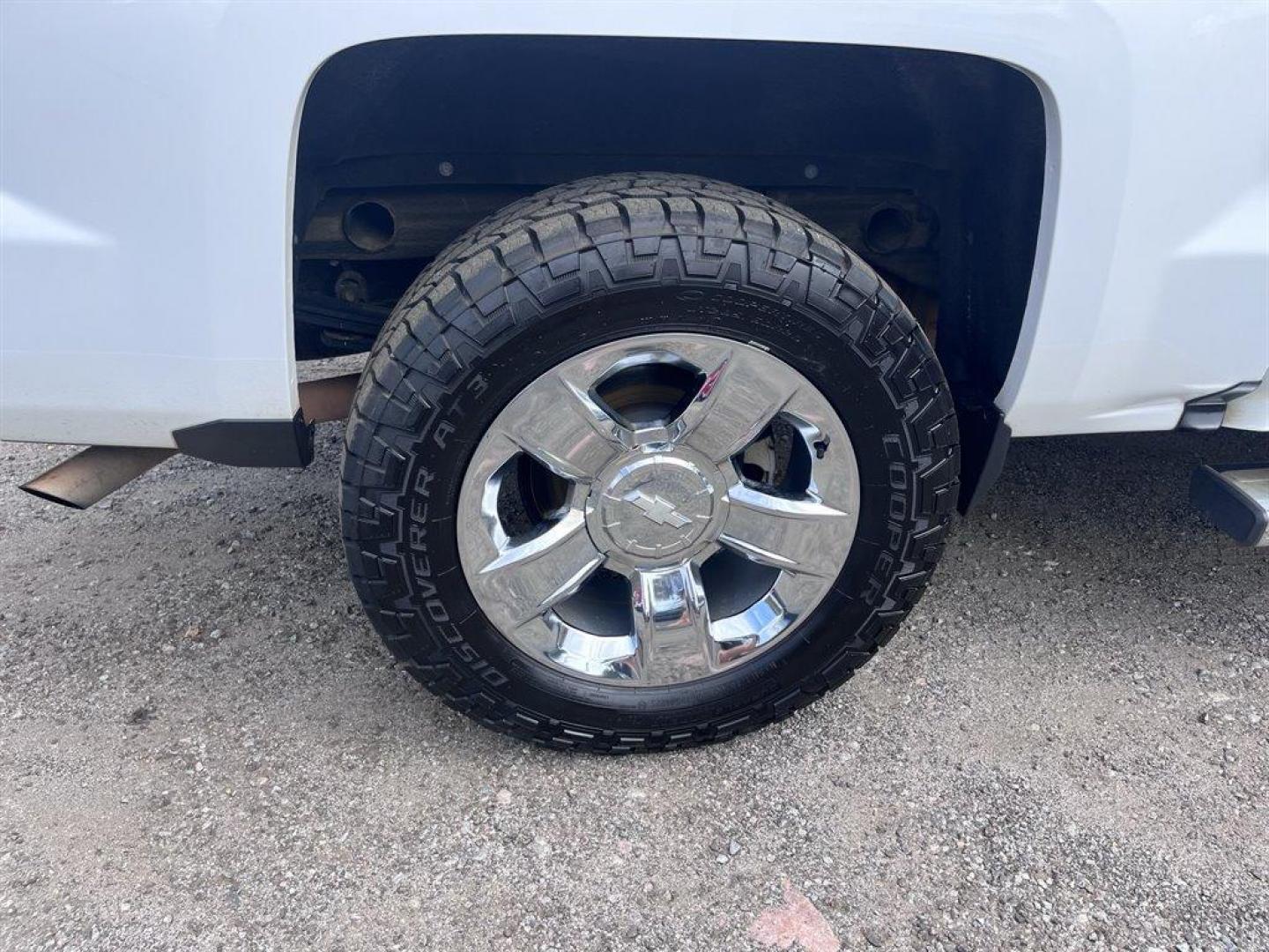 2017 White /Tan Chevrolet Silverado 1500 (3GCUKSEC8HG) with an 5.3l V8 DI VVT Flex 5.3l engine, Automatic transmission, located at 745 East Steele Rd., West Columbia, SC, 29170, (803) 755-9148, 33.927212, -81.148483 - Special Internet Price! 2017 Chevrolet Silverado 1500 LTZ with Bluetooth, SiriusXM Satellite Radio, Backup camera, Navigation, Leather Interior, Heated front seats, Air conditioning, Cruise control, Remote Keyless Entry, Powered windows, Powered door locks, Plus more! - Photo#41