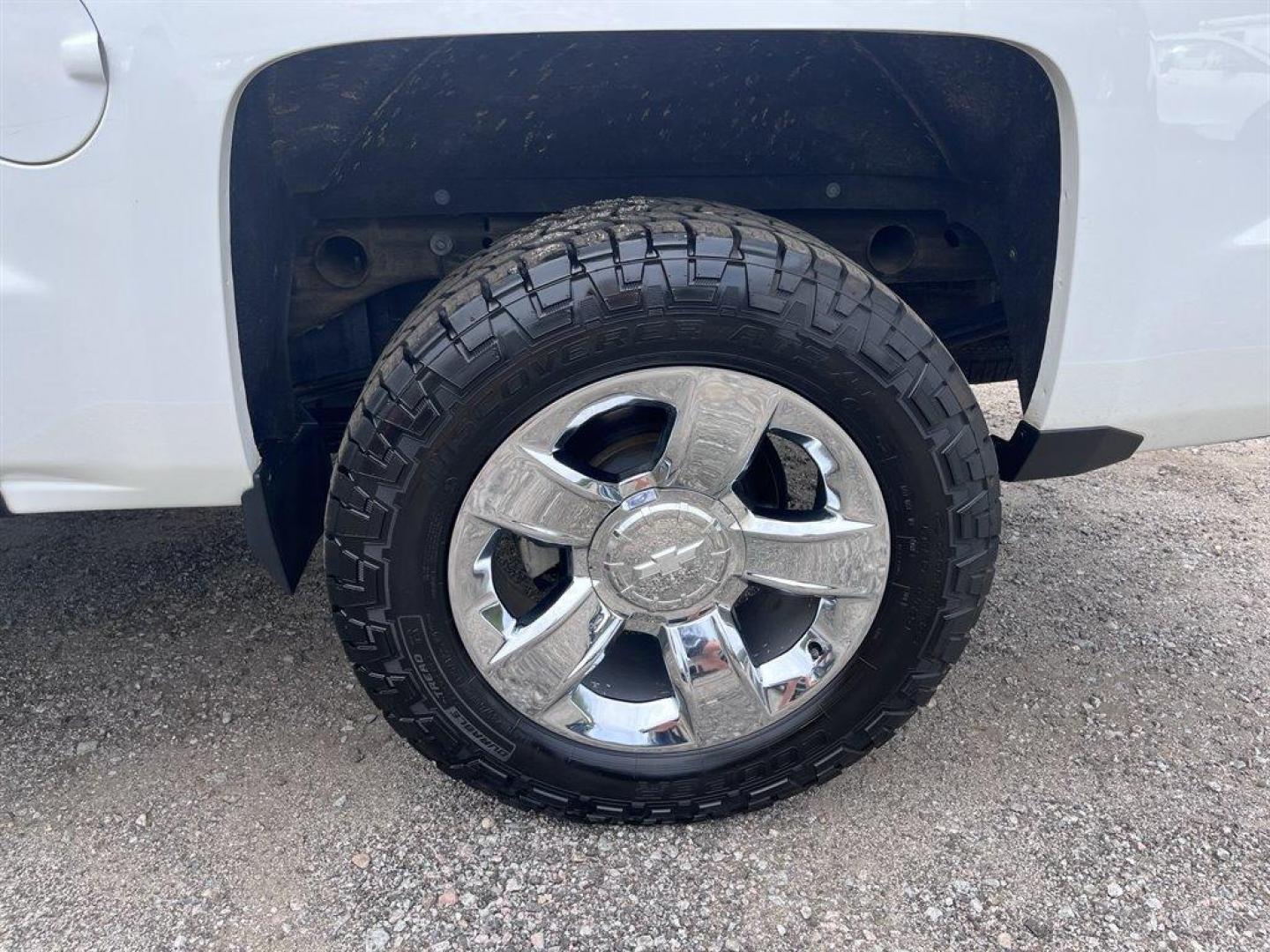 2017 White /Tan Chevrolet Silverado 1500 (3GCUKSEC8HG) with an 5.3l V8 DI VVT Flex 5.3l engine, Automatic transmission, located at 745 East Steele Rd., West Columbia, SC, 29170, (803) 755-9148, 33.927212, -81.148483 - Special Internet Price! 2017 Chevrolet Silverado 1500 LTZ with Bluetooth, SiriusXM Satellite Radio, Backup camera, Navigation, Leather Interior, Heated front seats, Air conditioning, Cruise control, Remote Keyless Entry, Powered windows, Powered door locks, Plus more! - Photo#42