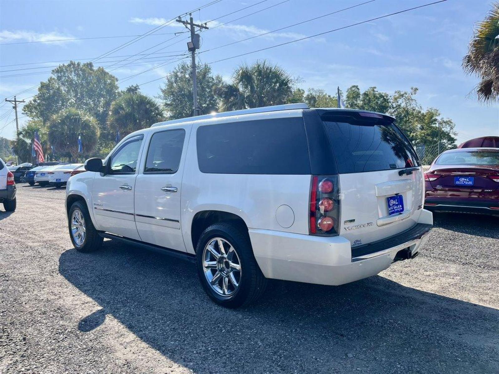 2010 White /Tan GMC Yukon XL (1GKUCMEFXAR) with an 6.2l V8 SFI OHV Flex 6.2l engine, Automatic transmission, located at 745 East Steele Rd., West Columbia, SC, 29170, (803) 755-9148, 33.927212, -81.148483 - 2010 GMC Yukon XL 1500 Denali with Bluetooth, Navigation, Backup Camera, Cruise control, Leather interior, Powered driver seat, 3rd Row seating, third row 50/50 split-bench 3-passenger, Air conditioning, Remote vehicle starter system, Remote Keyless Entry, Rear entertainment, Plus more! - Photo #1