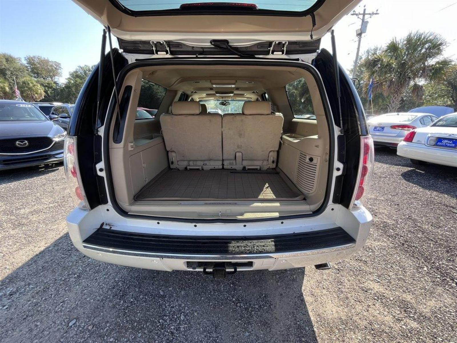 2010 White /Tan GMC Yukon XL (1GKUCMEFXAR) with an 6.2l V8 SFI OHV Flex 6.2l engine, Automatic transmission, located at 745 East Steele Rd., West Columbia, SC, 29170, (803) 755-9148, 33.927212, -81.148483 - 2010 GMC Yukon XL 1500 Denali with Bluetooth, Navigation, Backup Camera, Cruise control, Leather interior, Powered driver seat, 3rd Row seating, third row 50/50 split-bench 3-passenger, Air conditioning, Remote vehicle starter system, Remote Keyless Entry, Rear entertainment, Plus more! - Photo #34