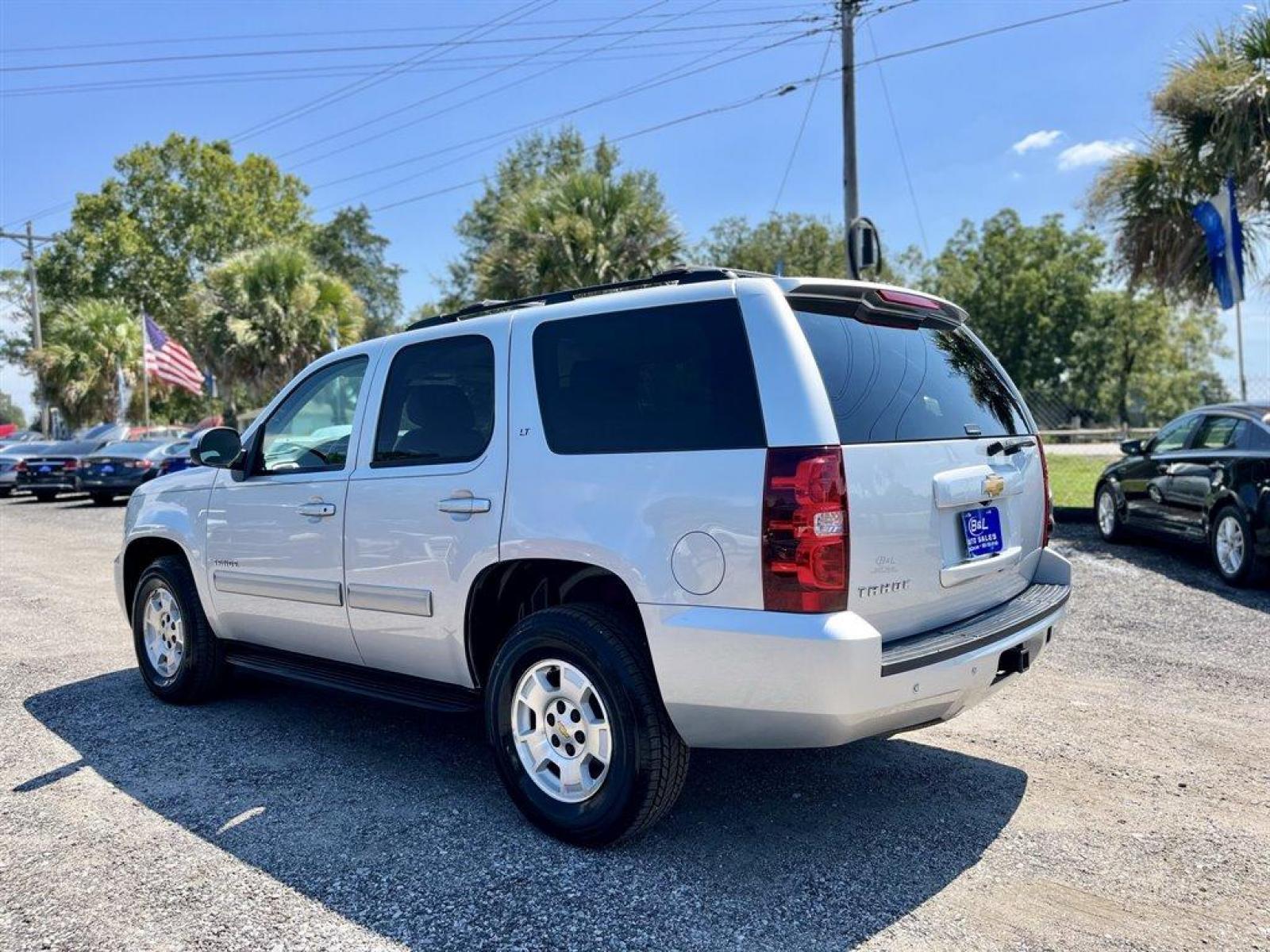 2014 Silver /Grey Chevrolet Tahoe (1GNSCBE01ER) with an 5.3l V8 SFI Flex 5.3l engine, Automatic transmission, located at 745 East Steele Rd., West Columbia, SC, 29170, (803) 755-9148, 33.927212, -81.148483 - Special Internet Price! 2014 Chevrolet Tahoe with AM/FM stereo, AUX port, SiriusXM Satellite Radio, Backup Camera, Cruise control, Leather interior, Powered front seats, Heated front seats, Second row 60/40 split-folding bench, third row 50/50 split-bench, Remote vehicle starter system, Remote Keyl - Photo #1