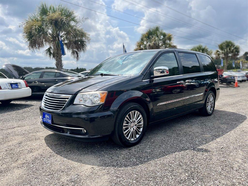 photo of 2014 Chrysler Town  and  Country Touring L