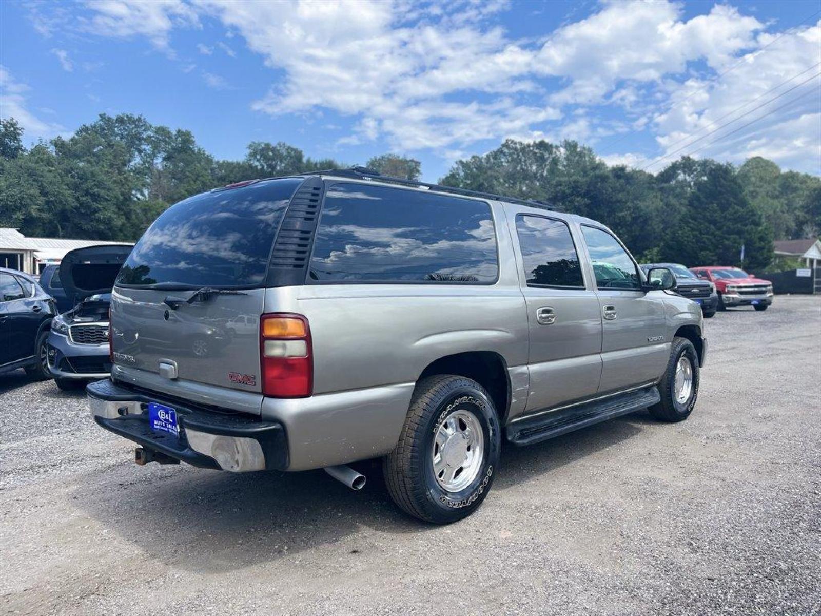2003 Beige /Tan GMC Yukon XL (3GKEC16Z33G) with an 5.3l V8 SFI Flex 5.3l engine, Automatic transmission, located at 745 East Steele Rd., West Columbia, SC, 29170, (803) 755-9148, 33.927212, -81.148483 - Special Internet Price! 2003 GMC Yukon XL with AM/FM stereo, Leather interior, Air conditioning, Rear 3rd row bench, Keyless entry, Powered windows, Powered door locks, Plus more! - Photo #2