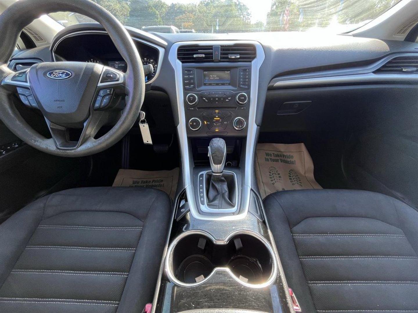 2015 White /Black Ford Fusion (3FA6P0H79FR) with an 2.5l I-4 Smpi Dohc 2.5l engine, Automatic transmission, located at 745 East Steele Rd., West Columbia, SC, 29170, (803) 755-9148, 33.927212, -81.148483 - Special Interent Price! 2015 Ford Fusion with AM/FM Stereo/MP3/Single-CD, Bluetooth, Manual Air Conditioning, Cruise Control, Remote Keyless Entry, Cloth interior, Rear 60-40 Folding Bench, Front powered seats, Plus more! - Photo#9