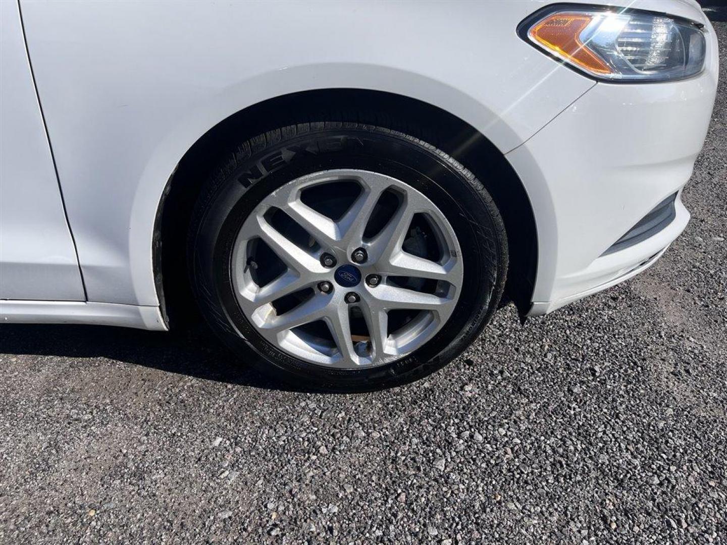 2015 White /Black Ford Fusion (3FA6P0H79FR) with an 2.5l I-4 Smpi Dohc 2.5l engine, Automatic transmission, located at 745 East Steele Rd., West Columbia, SC, 29170, (803) 755-9148, 33.927212, -81.148483 - Special Interent Price! 2015 Ford Fusion with AM/FM Stereo/MP3/Single-CD, Bluetooth, Manual Air Conditioning, Cruise Control, Remote Keyless Entry, Cloth interior, Rear 60-40 Folding Bench, Front powered seats, Plus more! - Photo#28