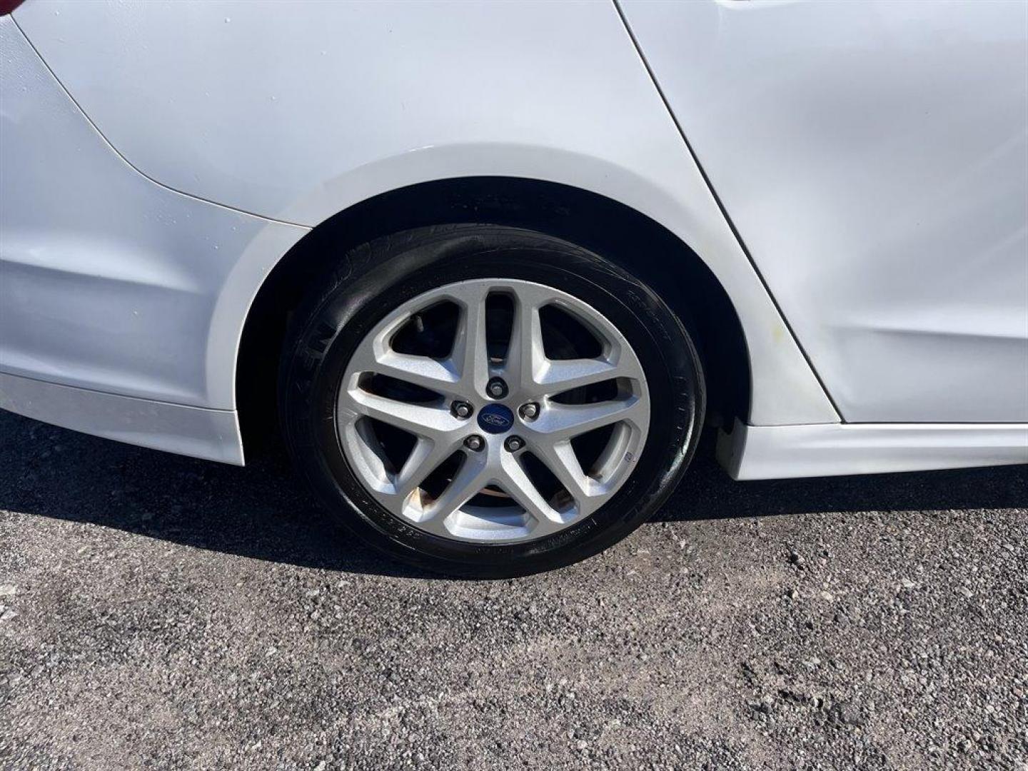 2015 White /Black Ford Fusion (3FA6P0H79FR) with an 2.5l I-4 Smpi Dohc 2.5l engine, Automatic transmission, located at 745 East Steele Rd., West Columbia, SC, 29170, (803) 755-9148, 33.927212, -81.148483 - Special Interent Price! 2015 Ford Fusion with AM/FM Stereo/MP3/Single-CD, Bluetooth, Manual Air Conditioning, Cruise Control, Remote Keyless Entry, Cloth interior, Rear 60-40 Folding Bench, Front powered seats, Plus more! - Photo#29